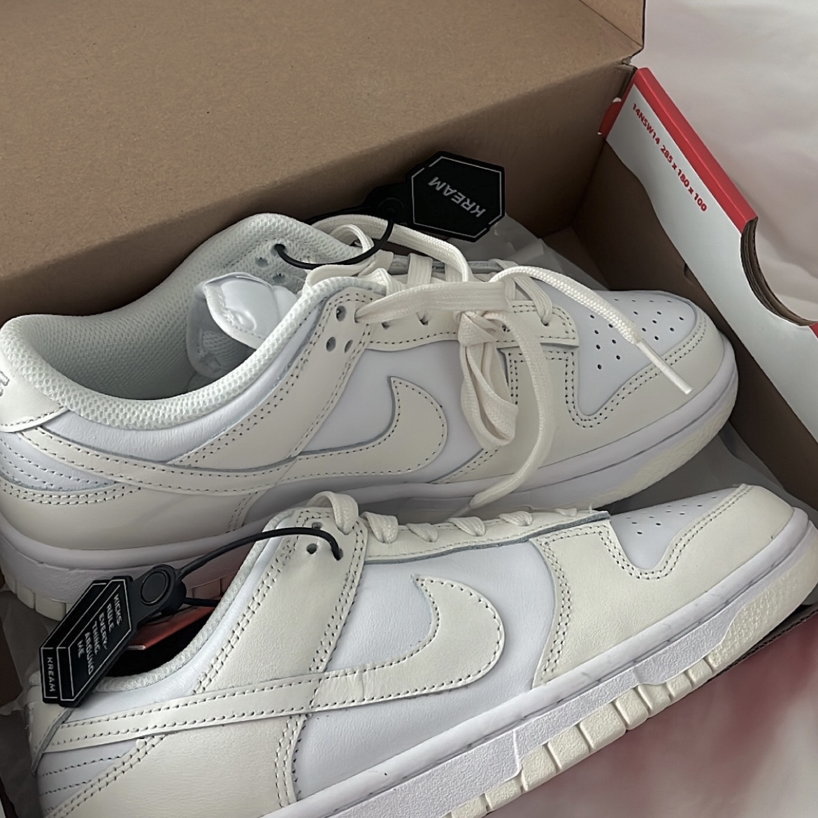 (W) Nike Dunk Low White and Sail 착용 스타일