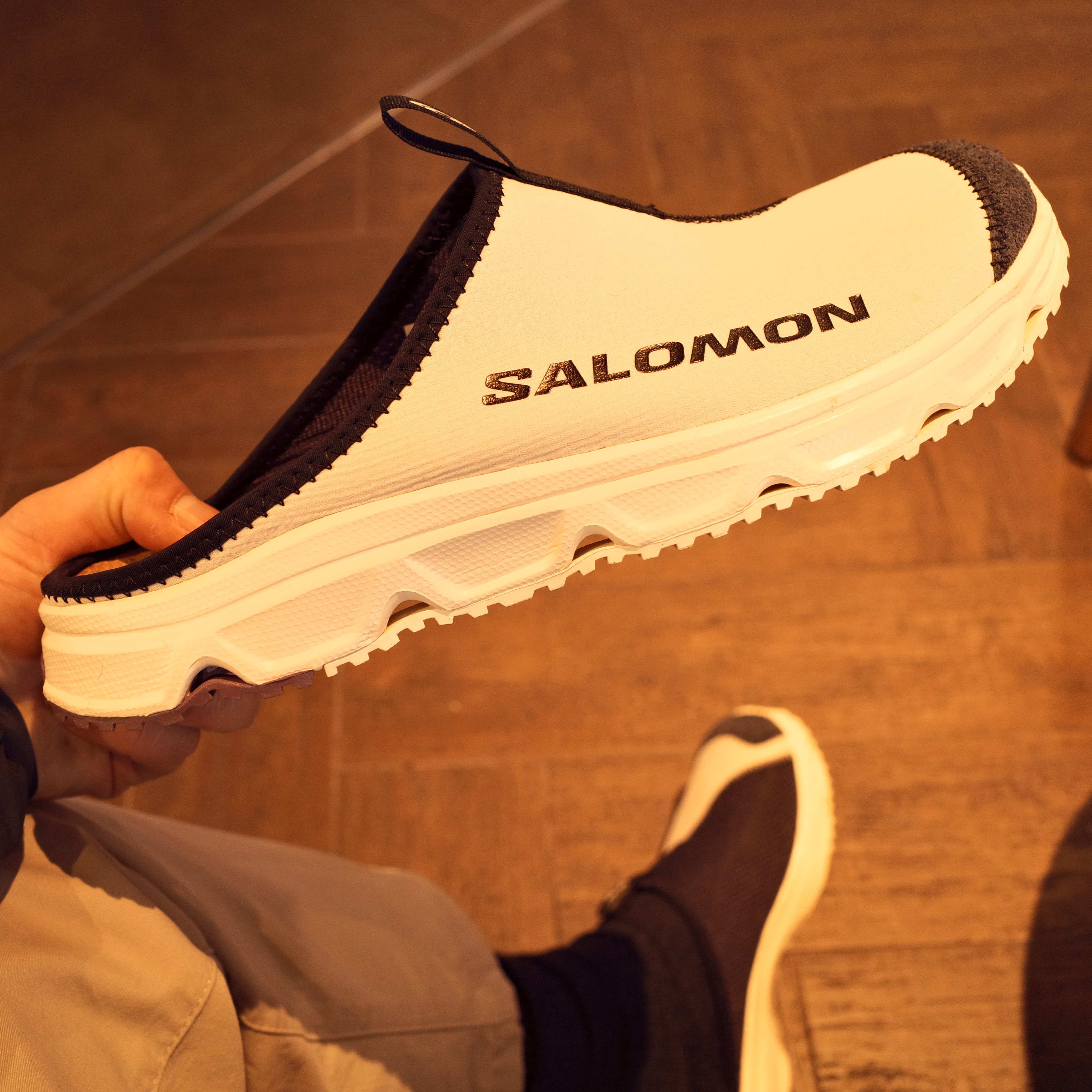 Salomon RX Slide 3.0 Bleached Sand 착용 스타일 - 1