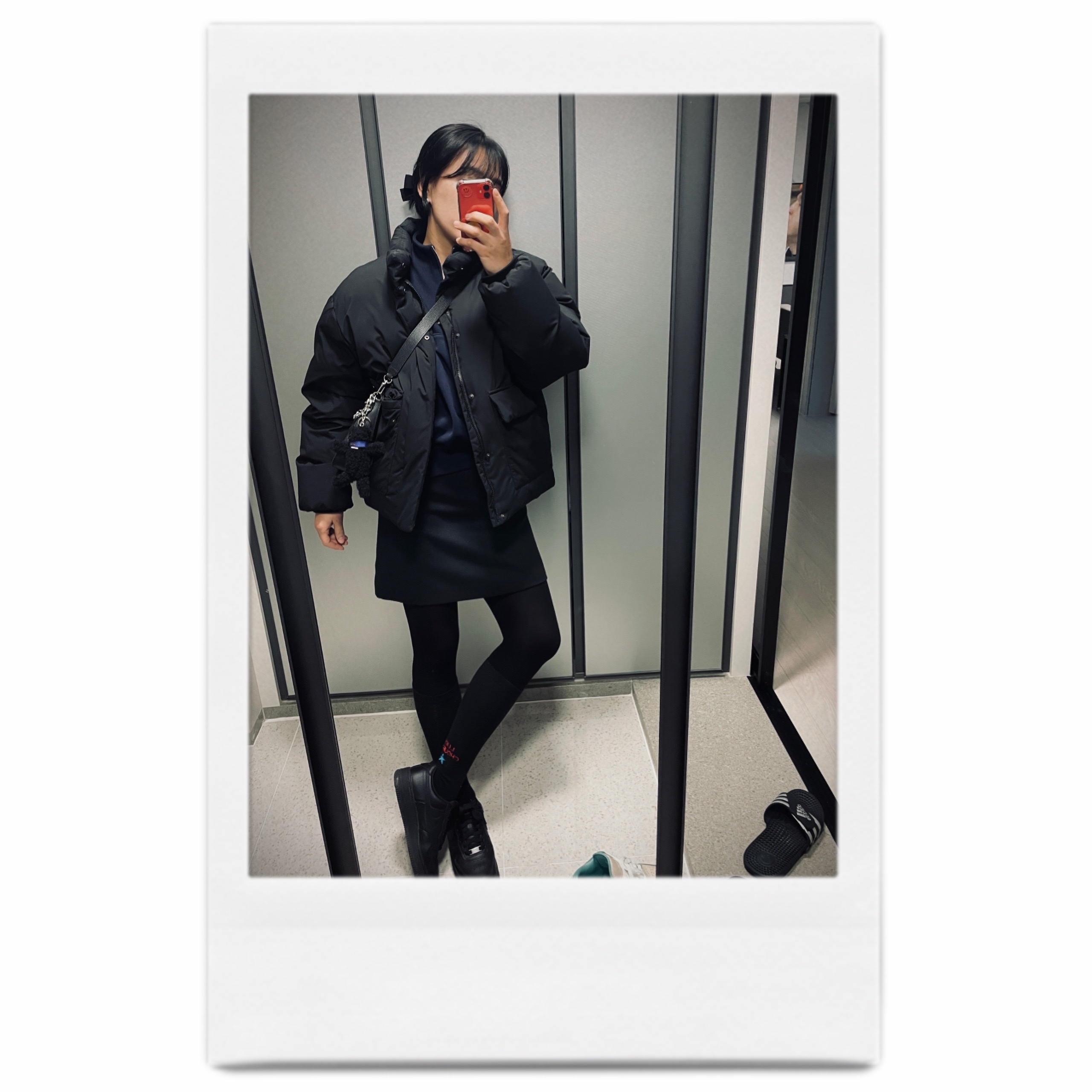 (W) Nike Air Force 1 '07 Low Triple Black 착용 스타일 - 1