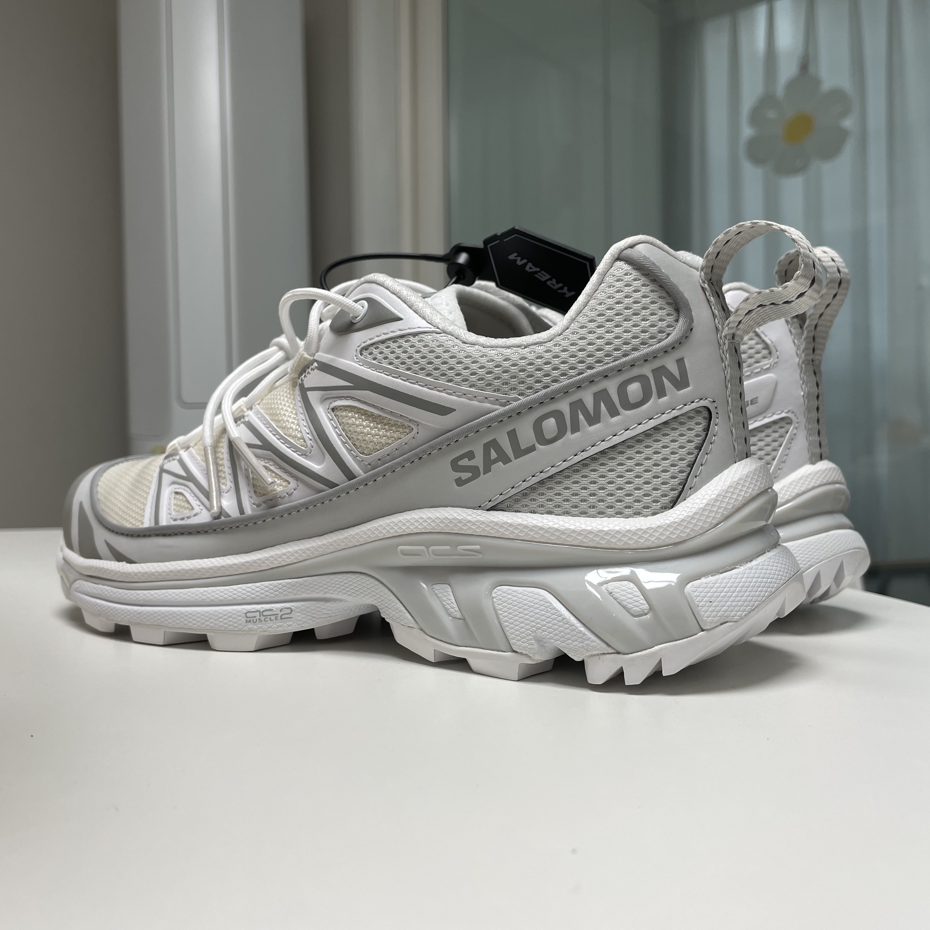 Salomon XT-6 Expanse Vanilla Ice White 착용 스타일 - 1