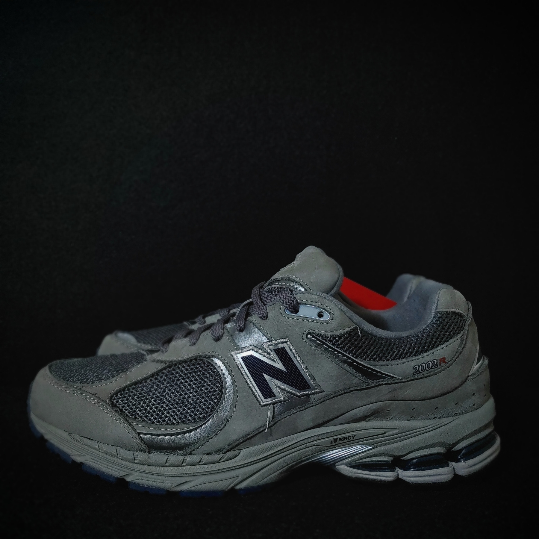 New Balance 2002R Gray 착용 스타일 - 2
