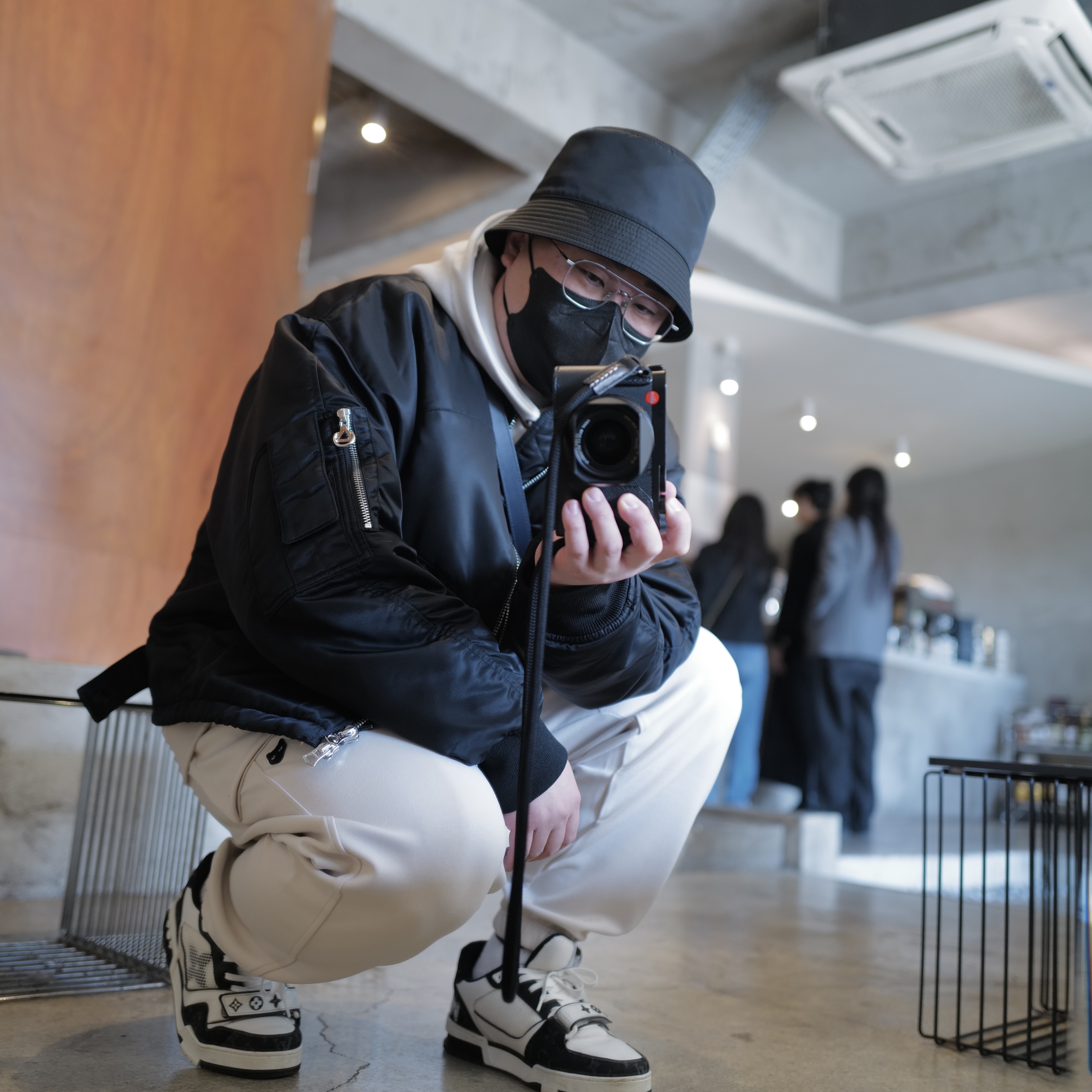 Prada Re-Nylon Bucket Hat Black, Louis Vuitton LV Trainer Sneakers Black 착용 스타일