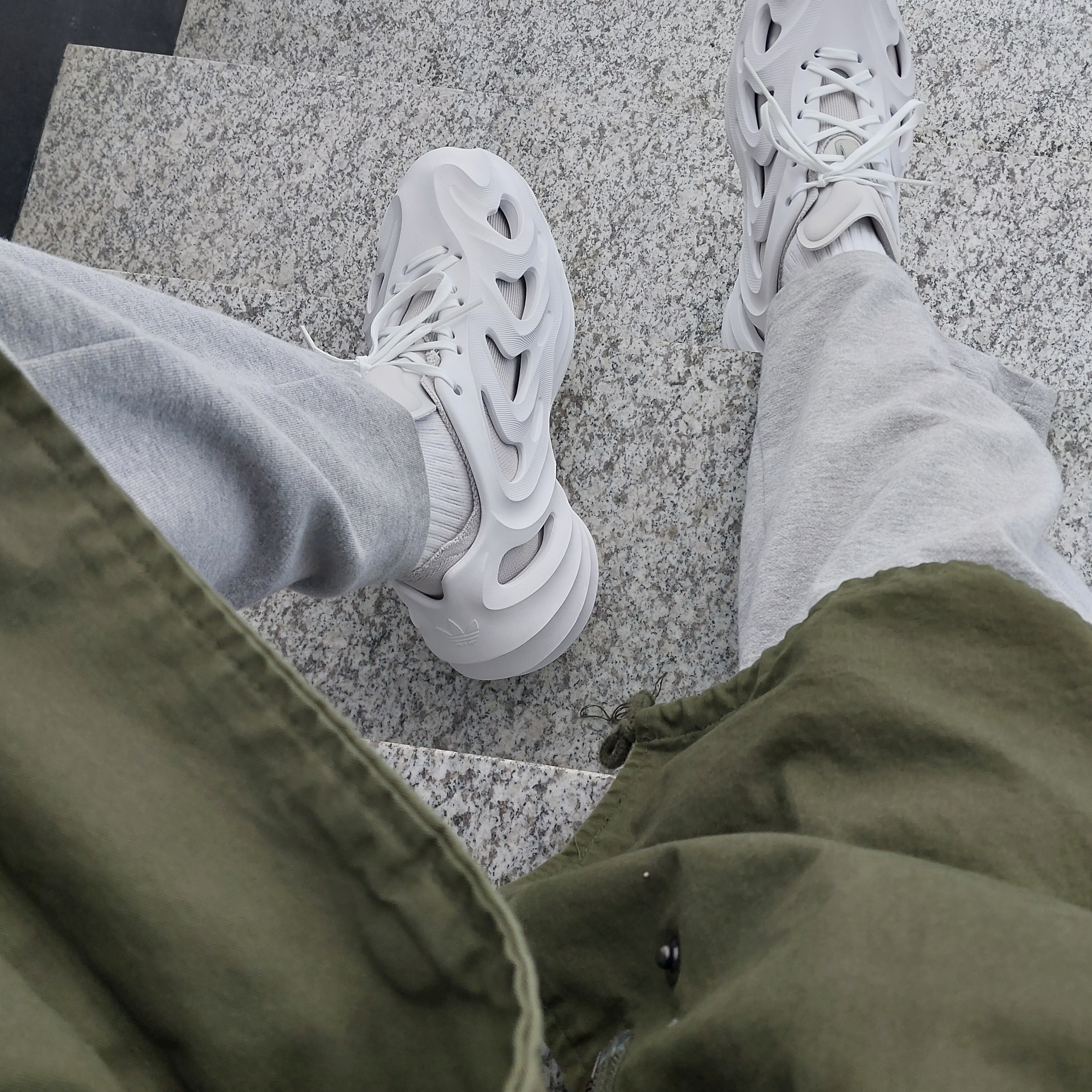 Adidas Adifom Q Cloud White Grey 착용 스타일