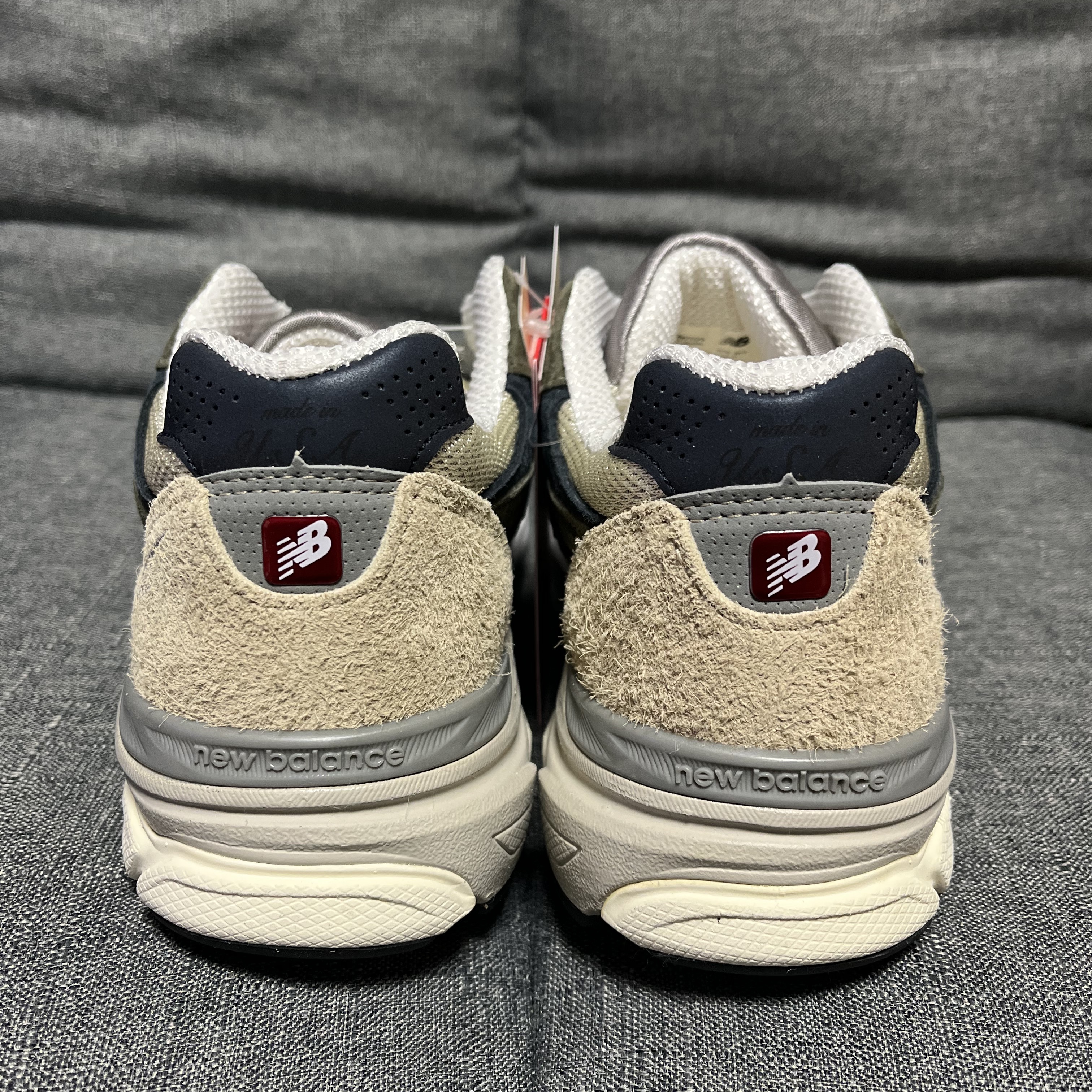 New Balance 990v3 Made in USA Olive 착용 스타일 - 3