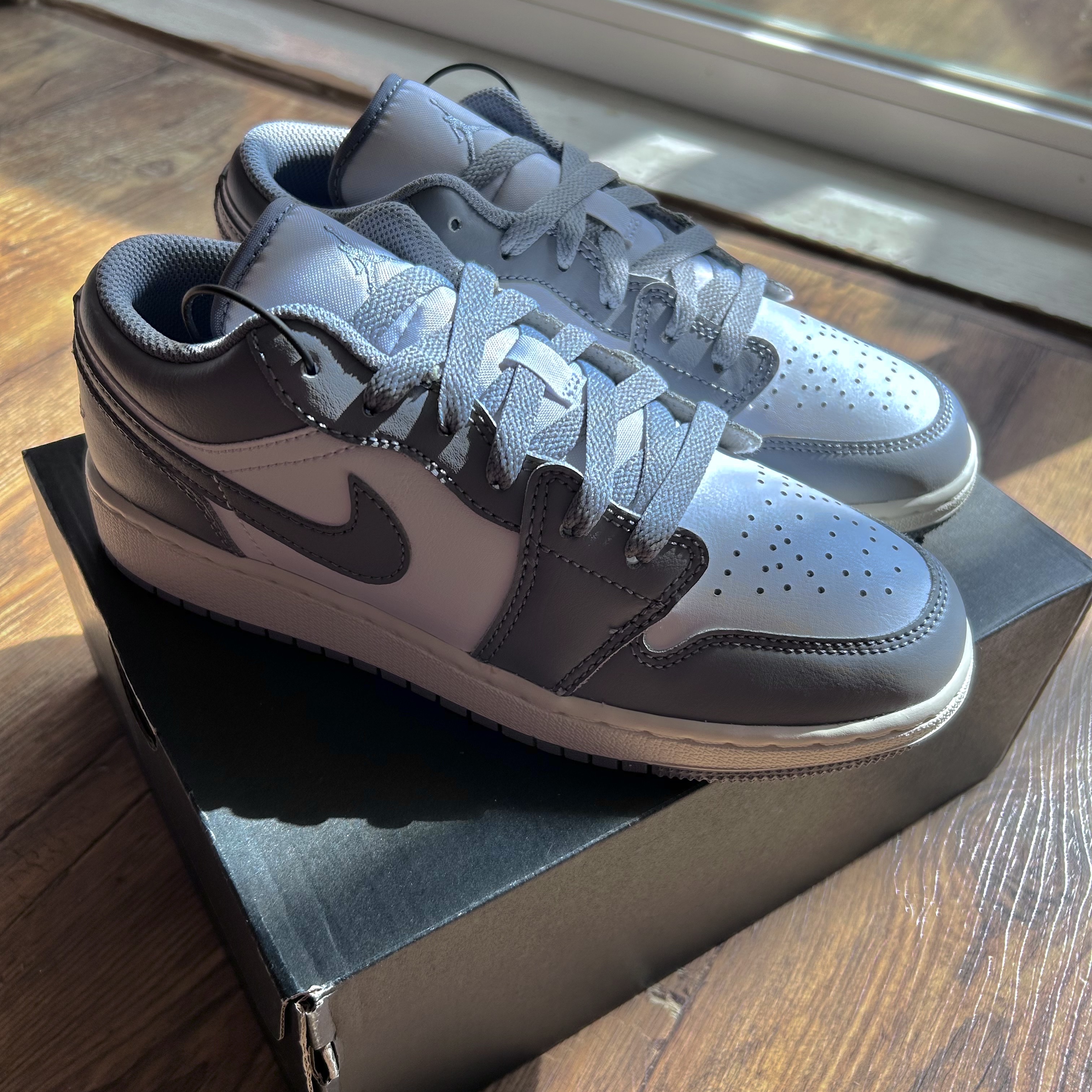 (GS) Jordan 1 Low Stealth and White 착용 스타일