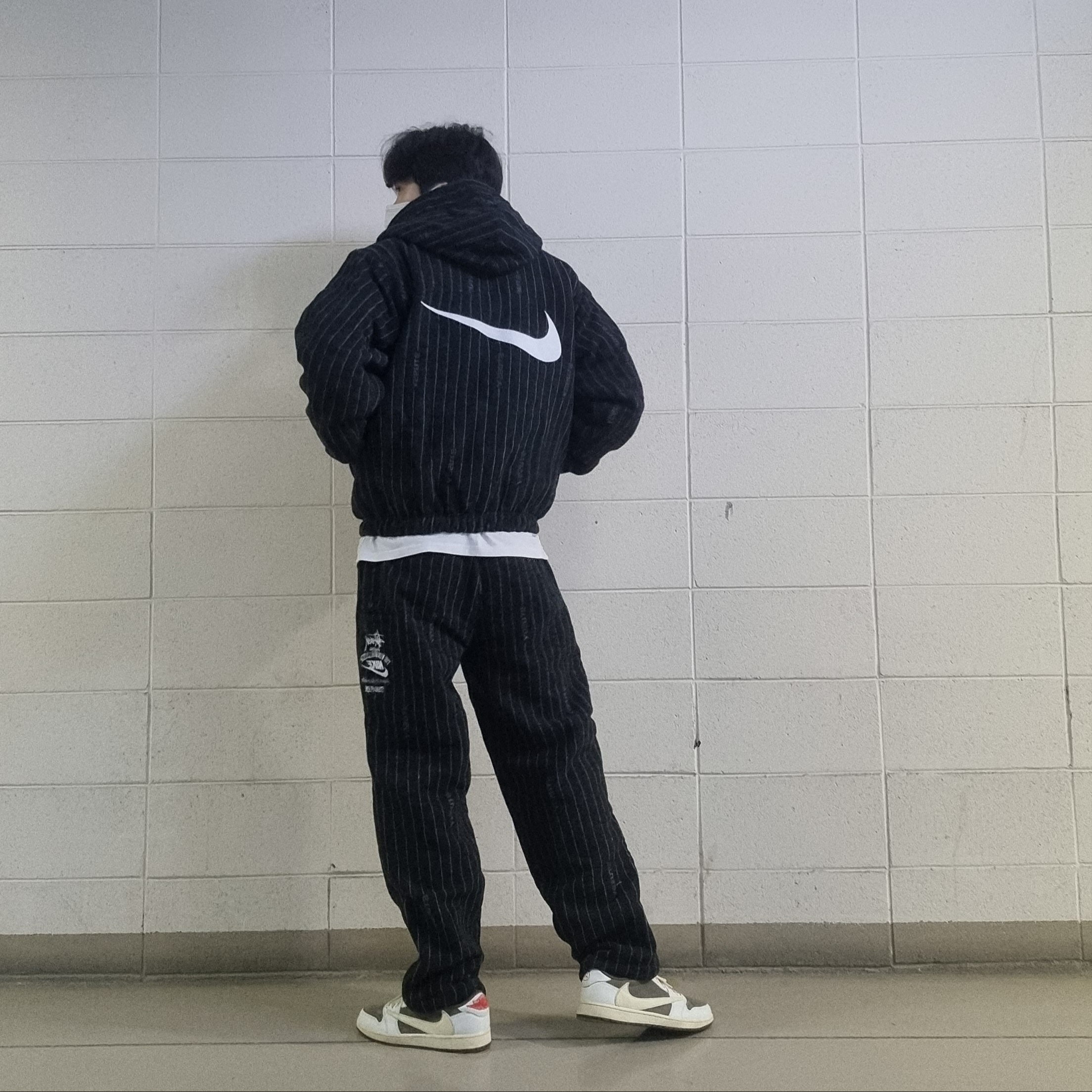 Nike x Stussy NRG Striped Wool Jacket Black (DR4023-010), Nike x Stussy NRG Striped Wool Pants Black (DR4021-010) 착용 스타일