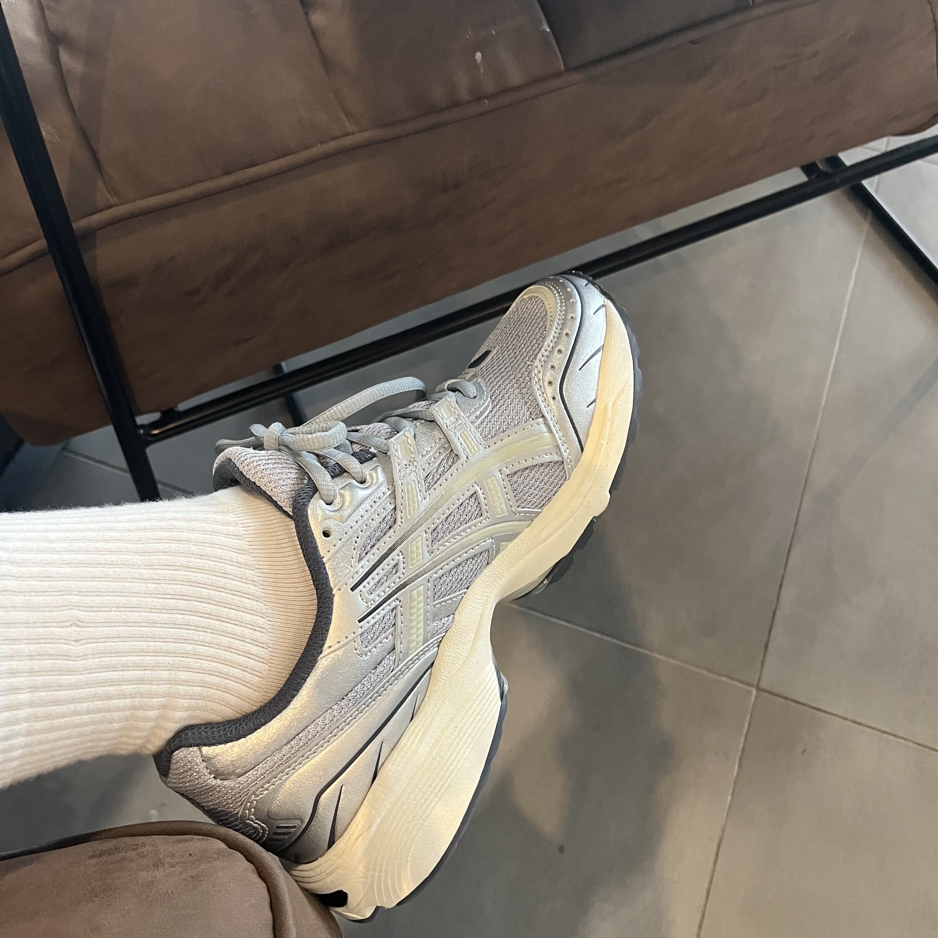 Asics Gel-1090 Piedmont Grey 착용 스타일