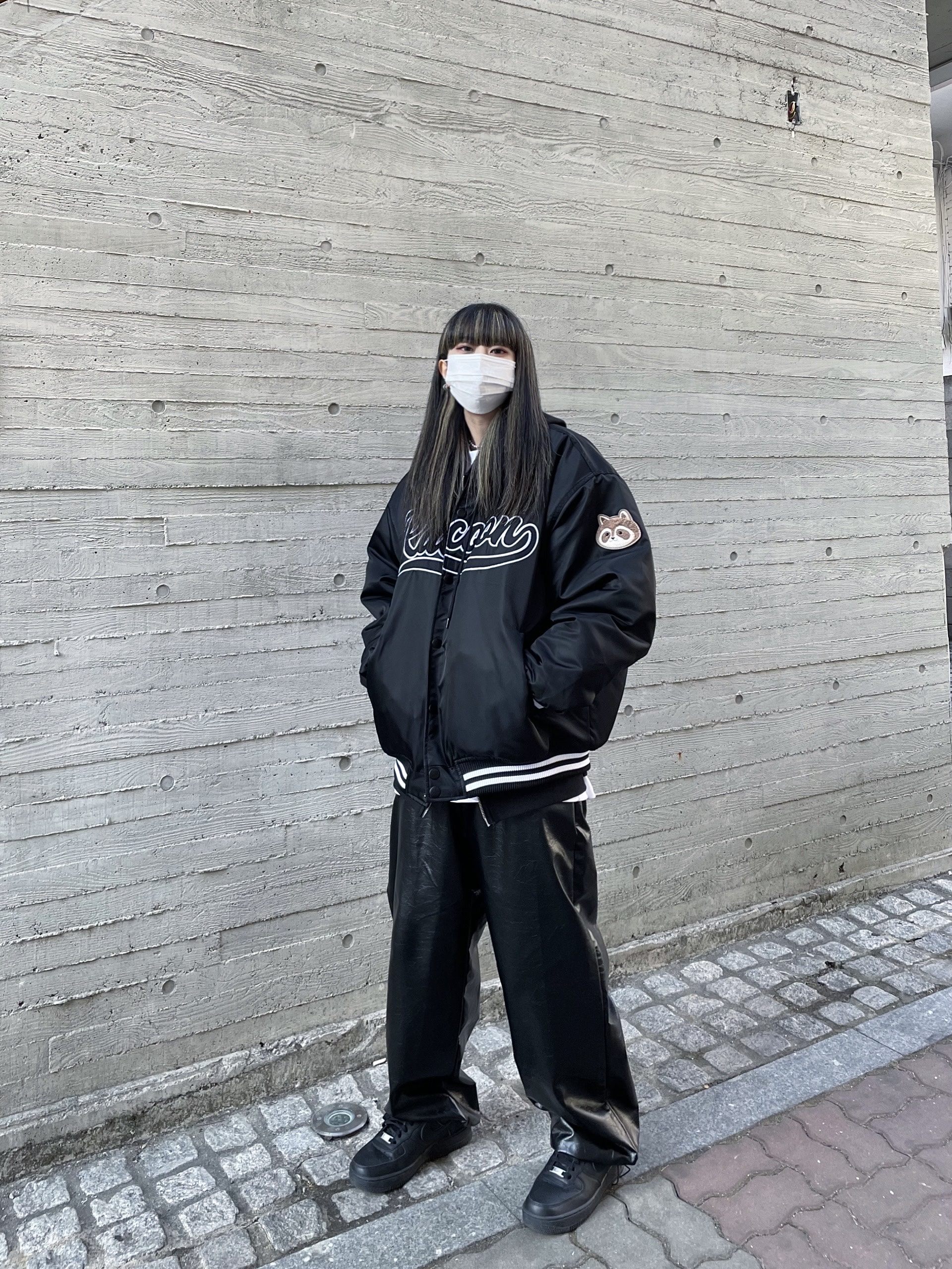 Nike Air Force 1 '07 Low Triple Black 착용 스타일 - 1
