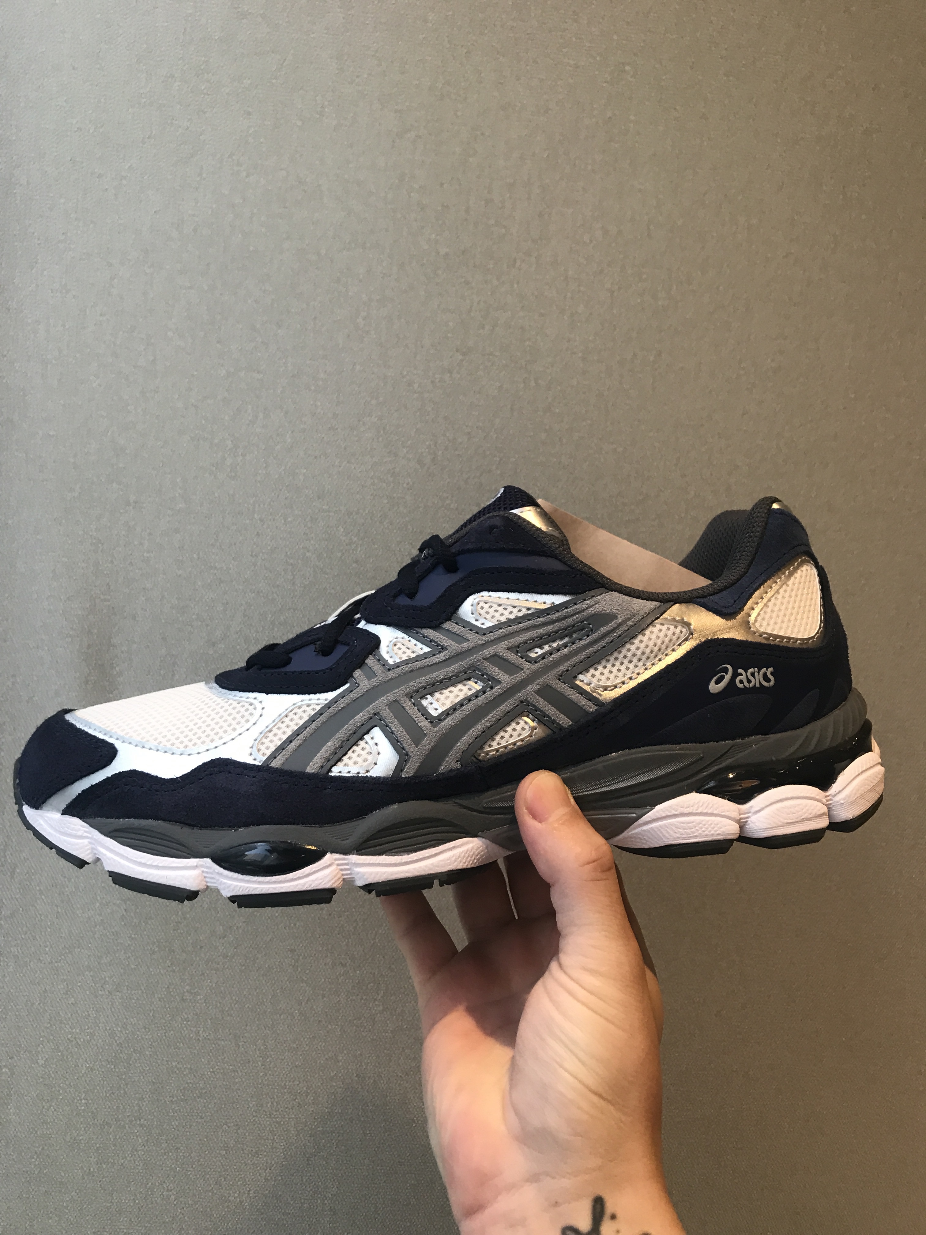 Asics Gel-NYC Cream Steel Grey 착용 스타일 - 1