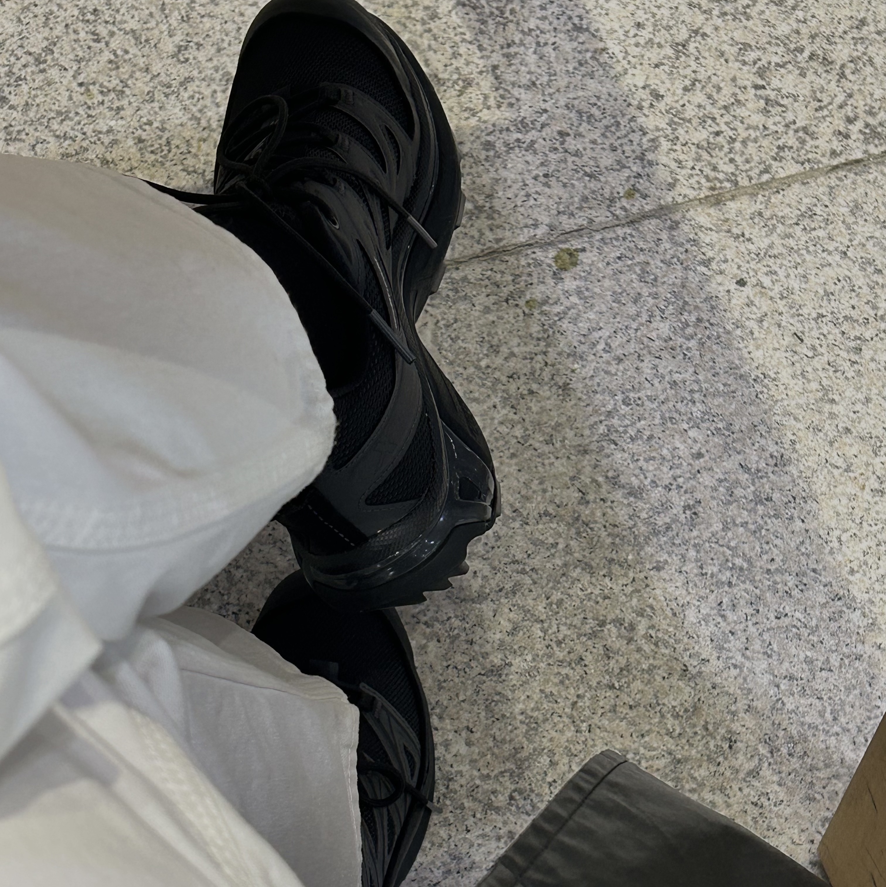 Salomon XT-6 Expanse Black Ebony 착용 스타일
