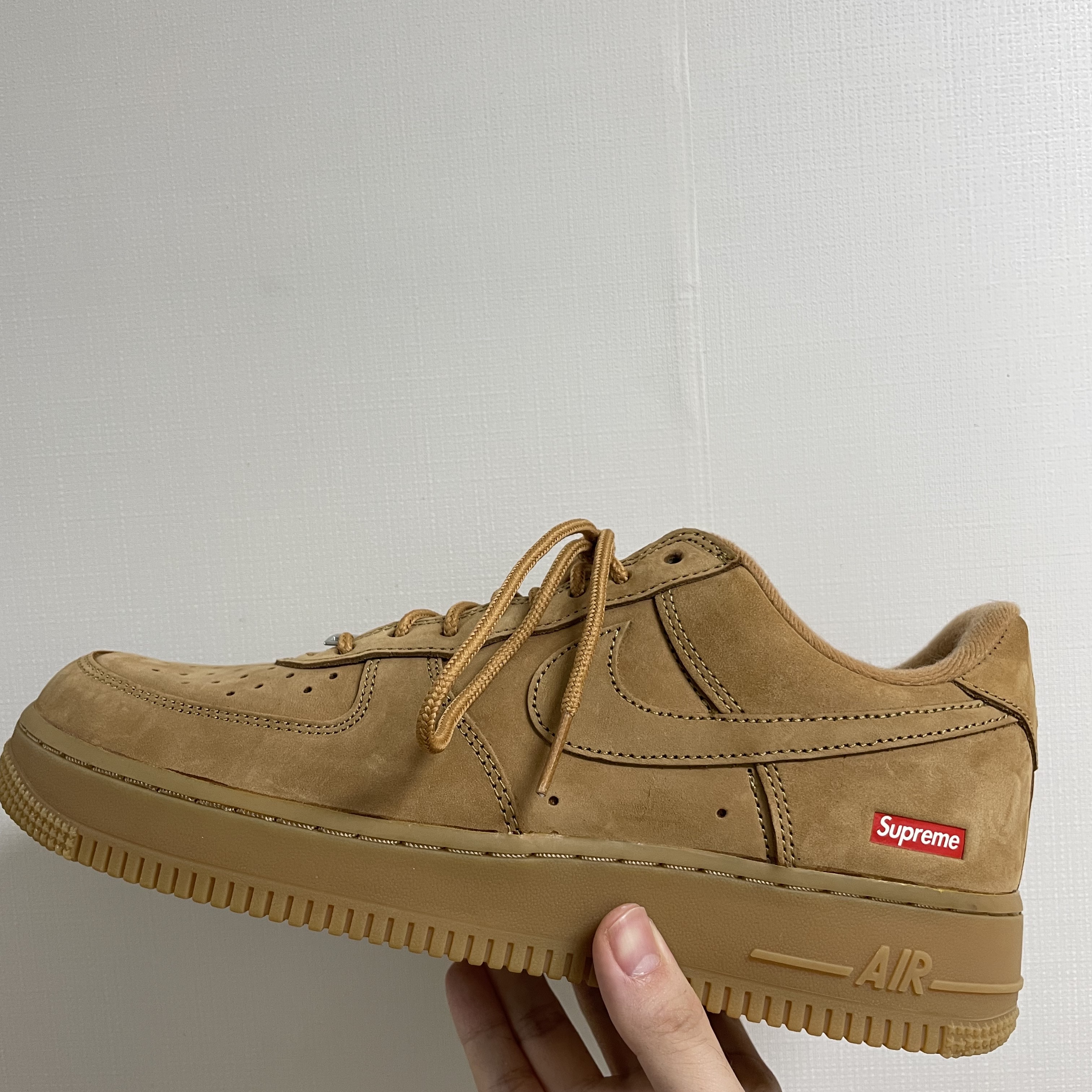 Nike x Supreme Air Force 1 Low Flax 착용 스타일