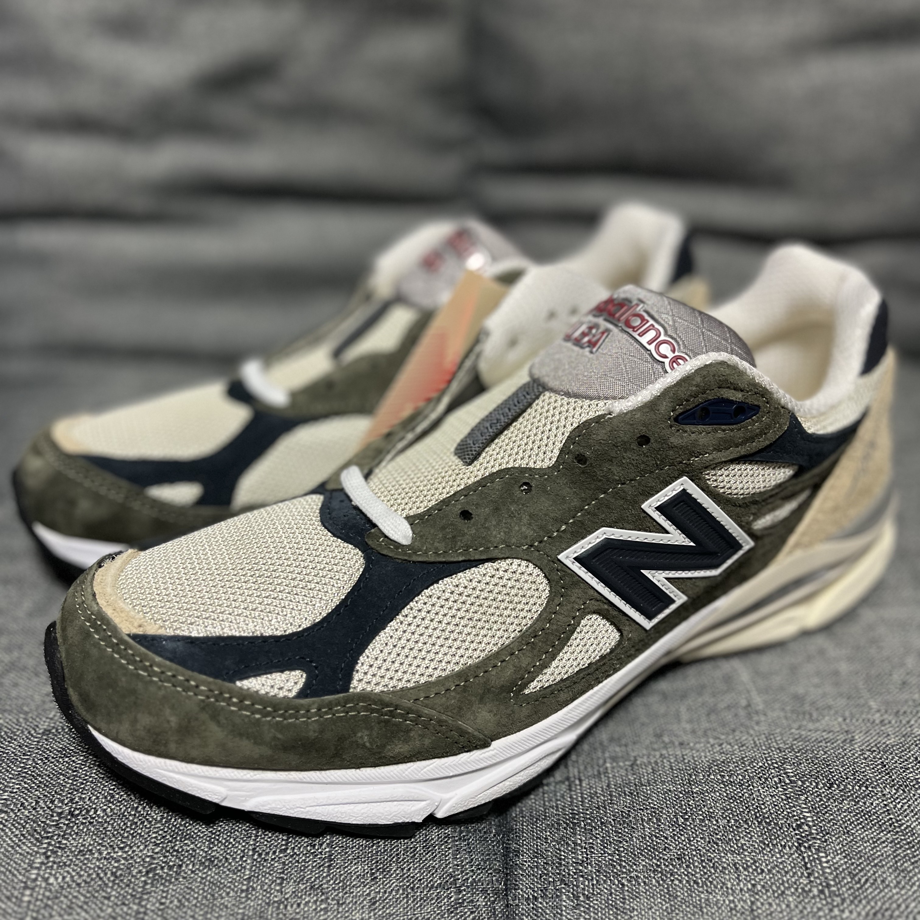New Balance 990v3 Made in USA Olive 착용 스타일 - 1