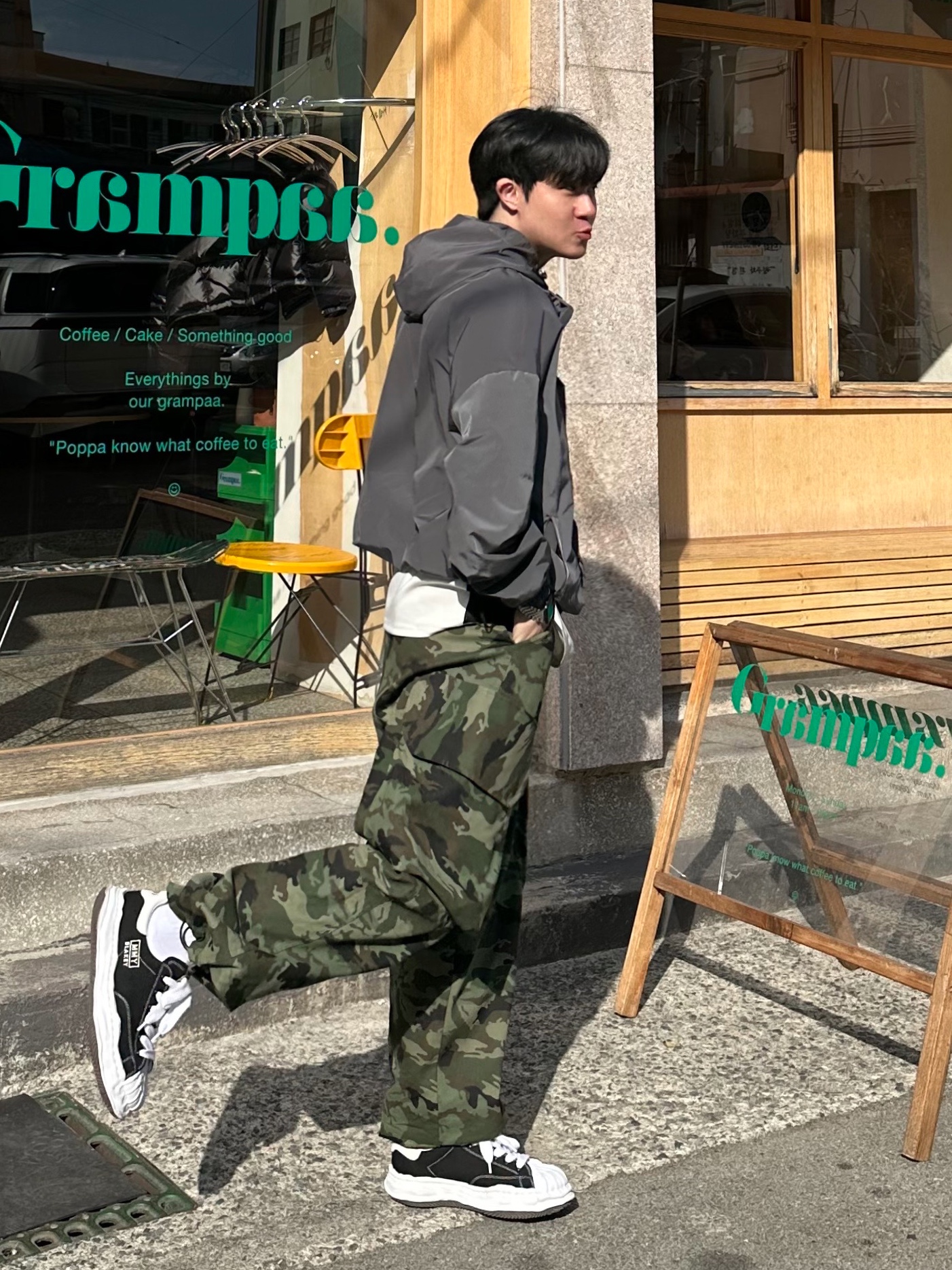 Maison Mihara Yasuhiro Blakey OG Sole Canvas Low-top Sneakers Black White 착용 스타일 - 2