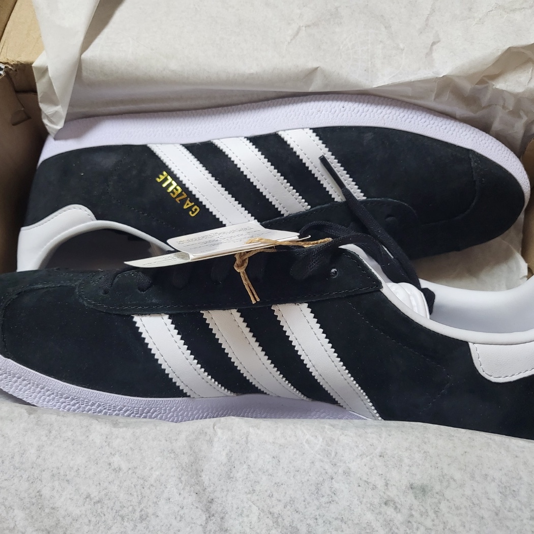 Adidas Gazelle Core Black White 착용 스타일