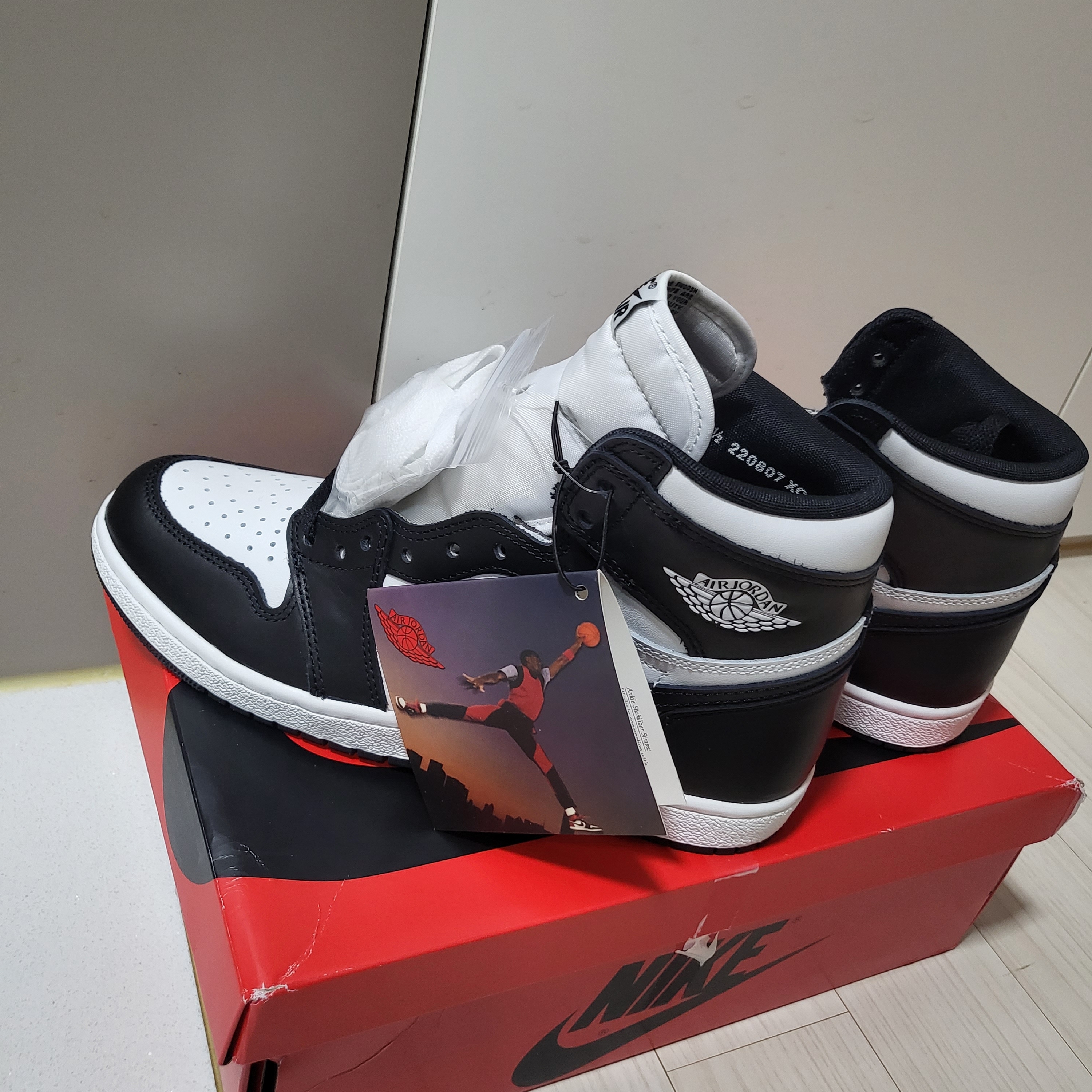 Jordan 1 High 85 Black White, Jordan 1 Retro High OG Chicago 2022 착용 스타일 - 3