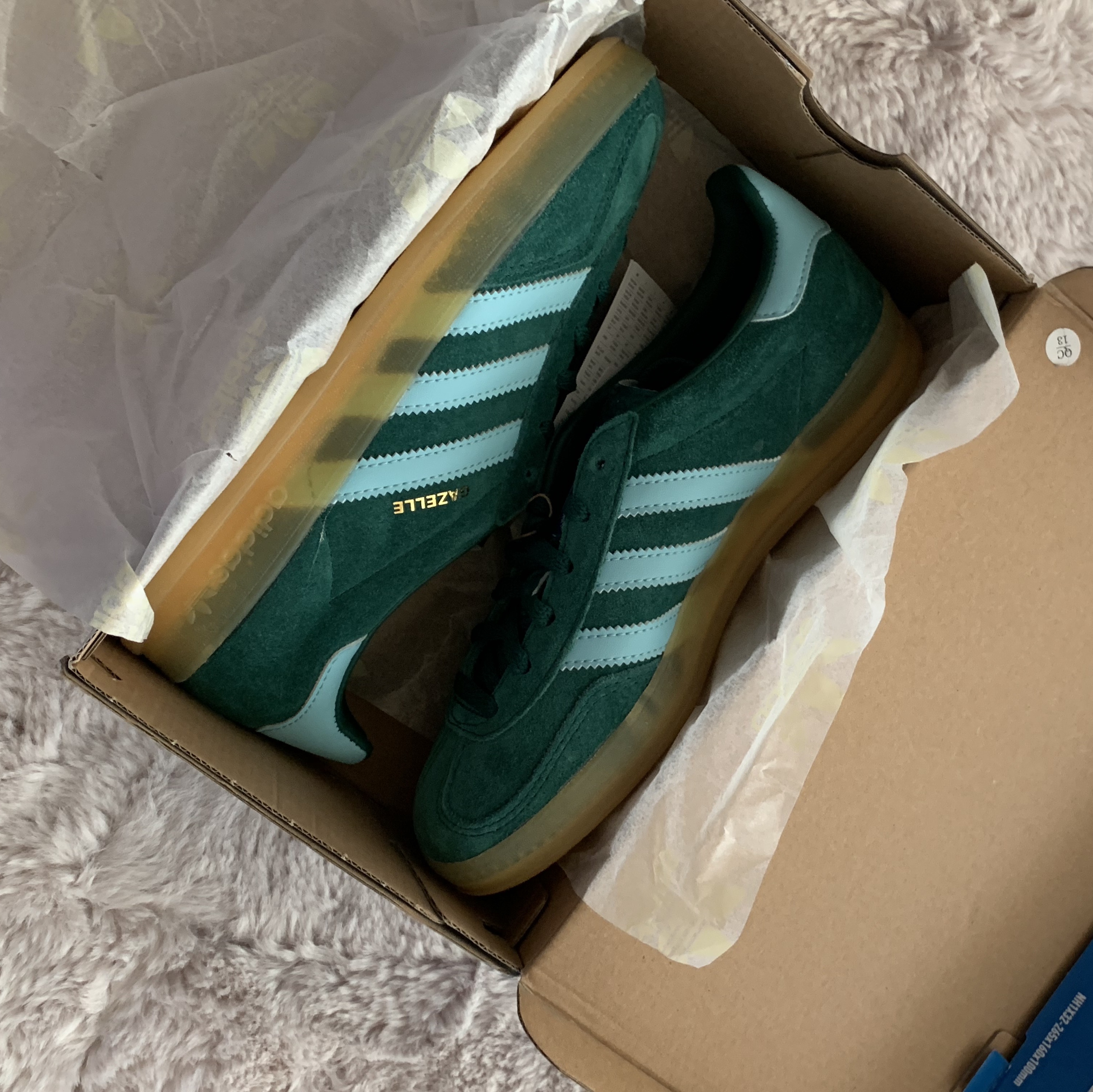 Adidas Gazelle Indoor Collegiate Green Hazy Sky 착용 스타일
