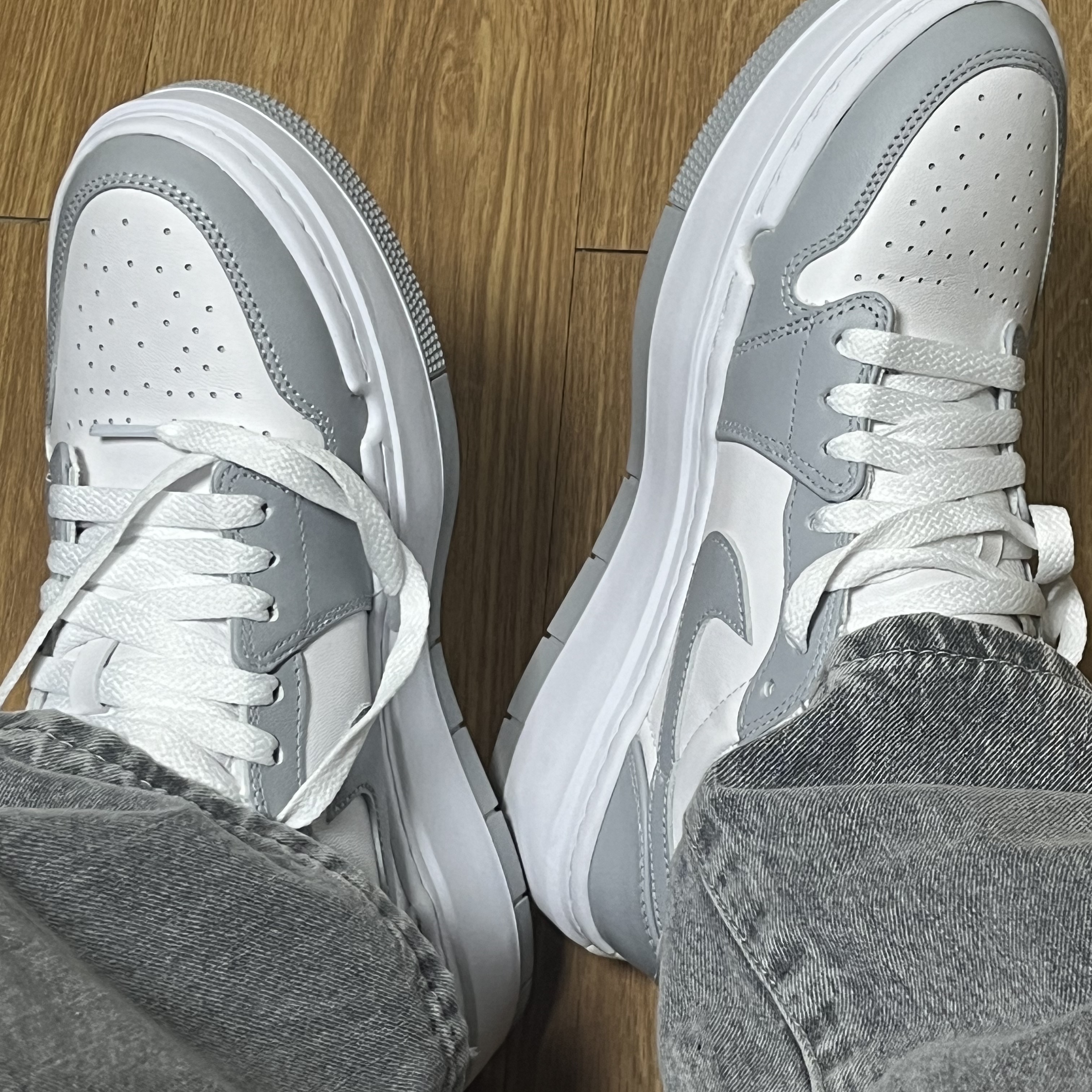 (W) Jordan 1 Elevate Low White and Wolf Grey 착용 스타일