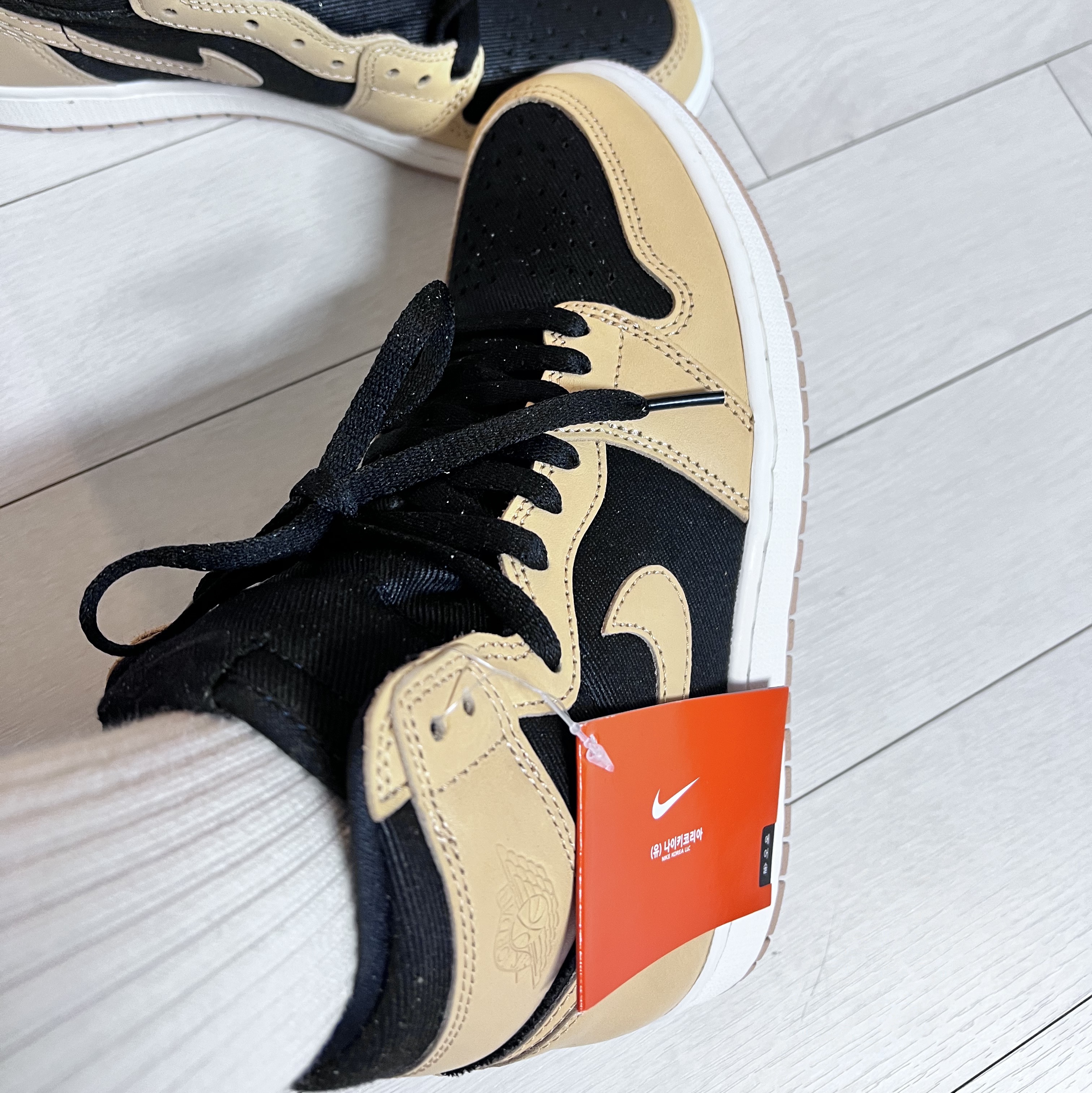 Jordan 1 Retro High OG Vachetta Tan 착용 스타일 - 3