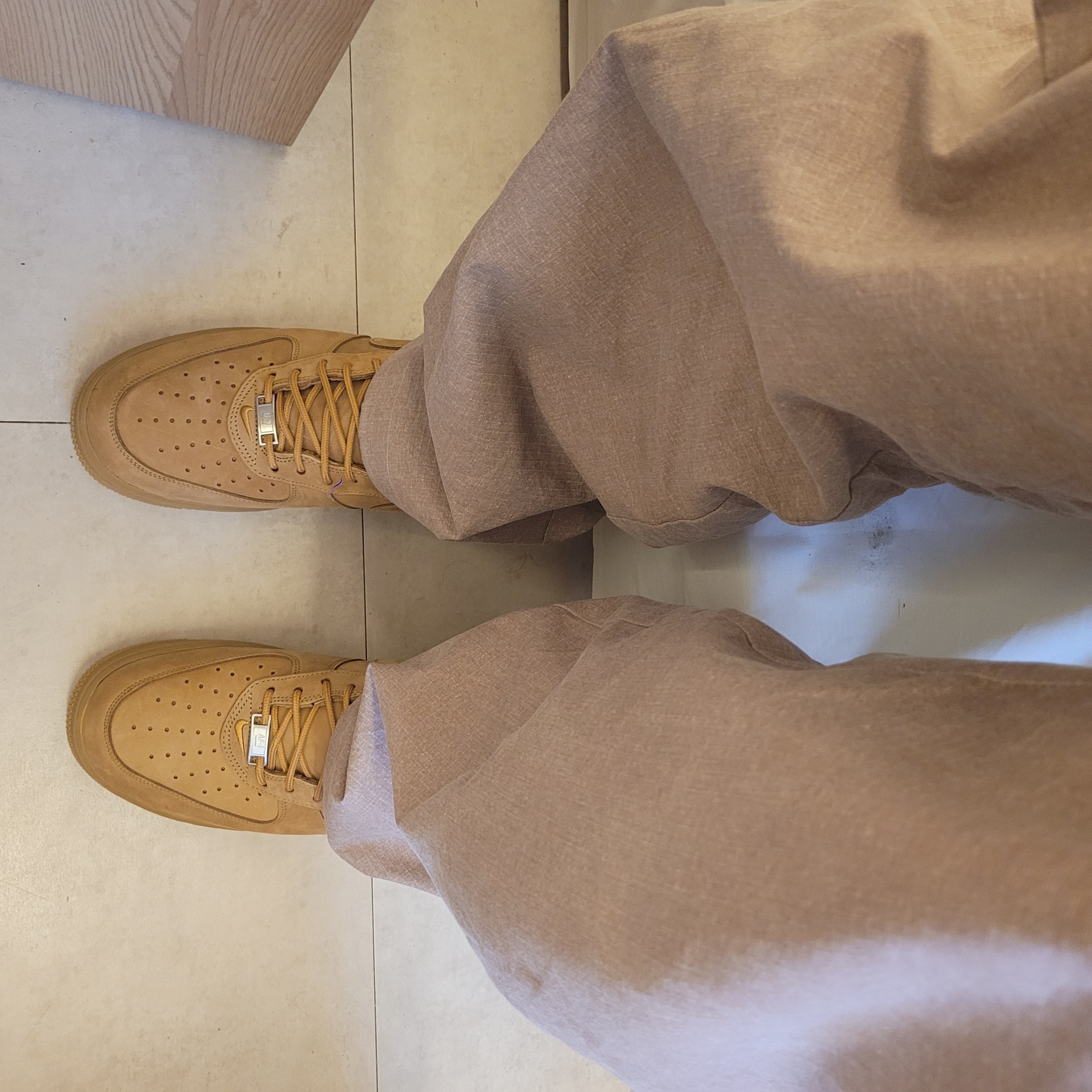 Nike x Supreme Air Force 1 Low Flax 착용 스타일 - 3