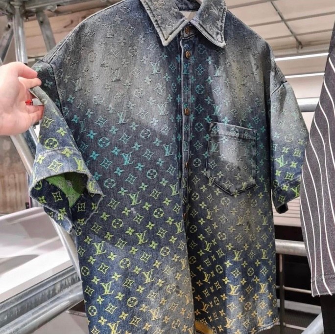 Louis Vuitton Rainbow Monogram Short-Sleeved Denim Shirt - $ 2.320,00 in  2023