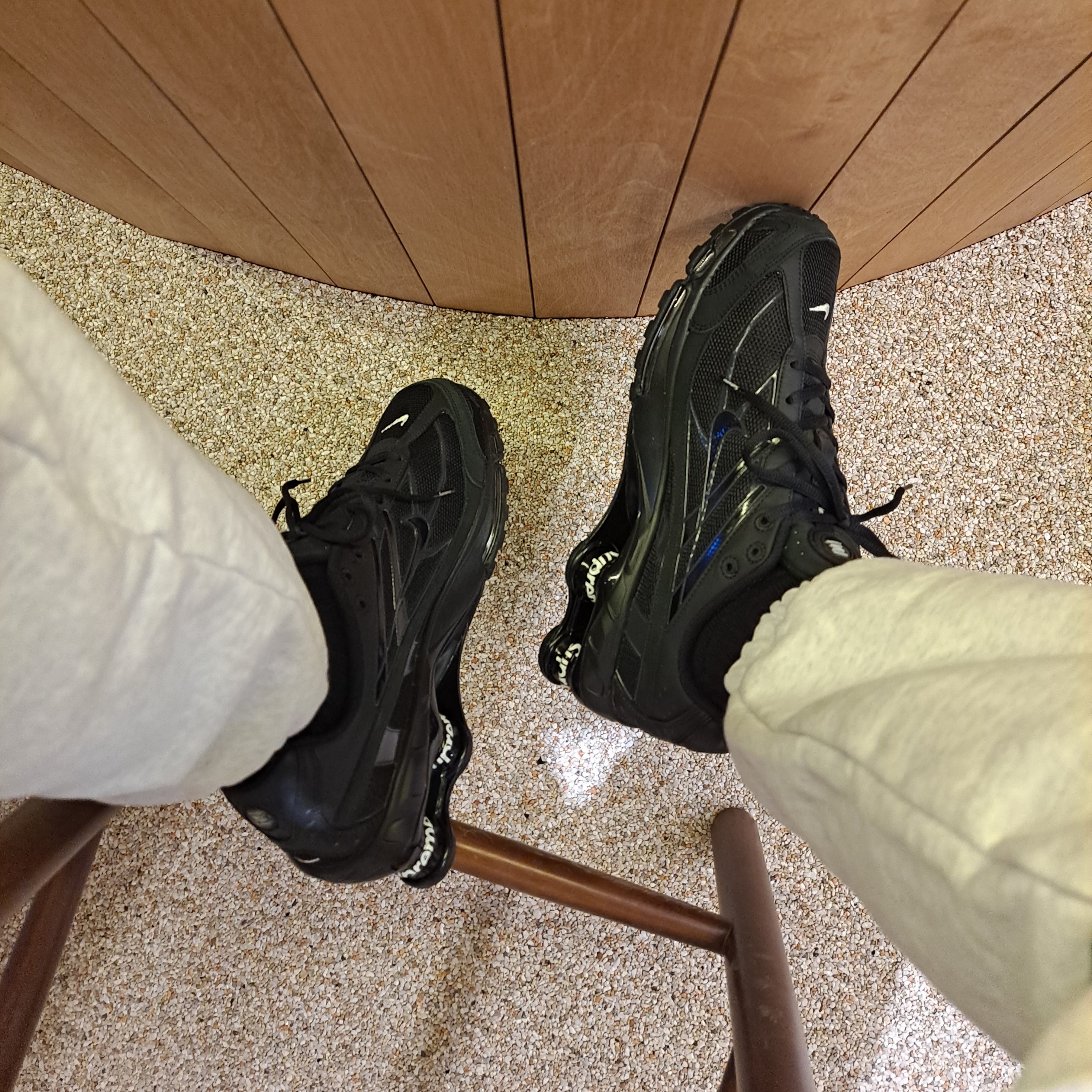 Nike x Supreme Shox Ride 2 SP Black 착용 스타일