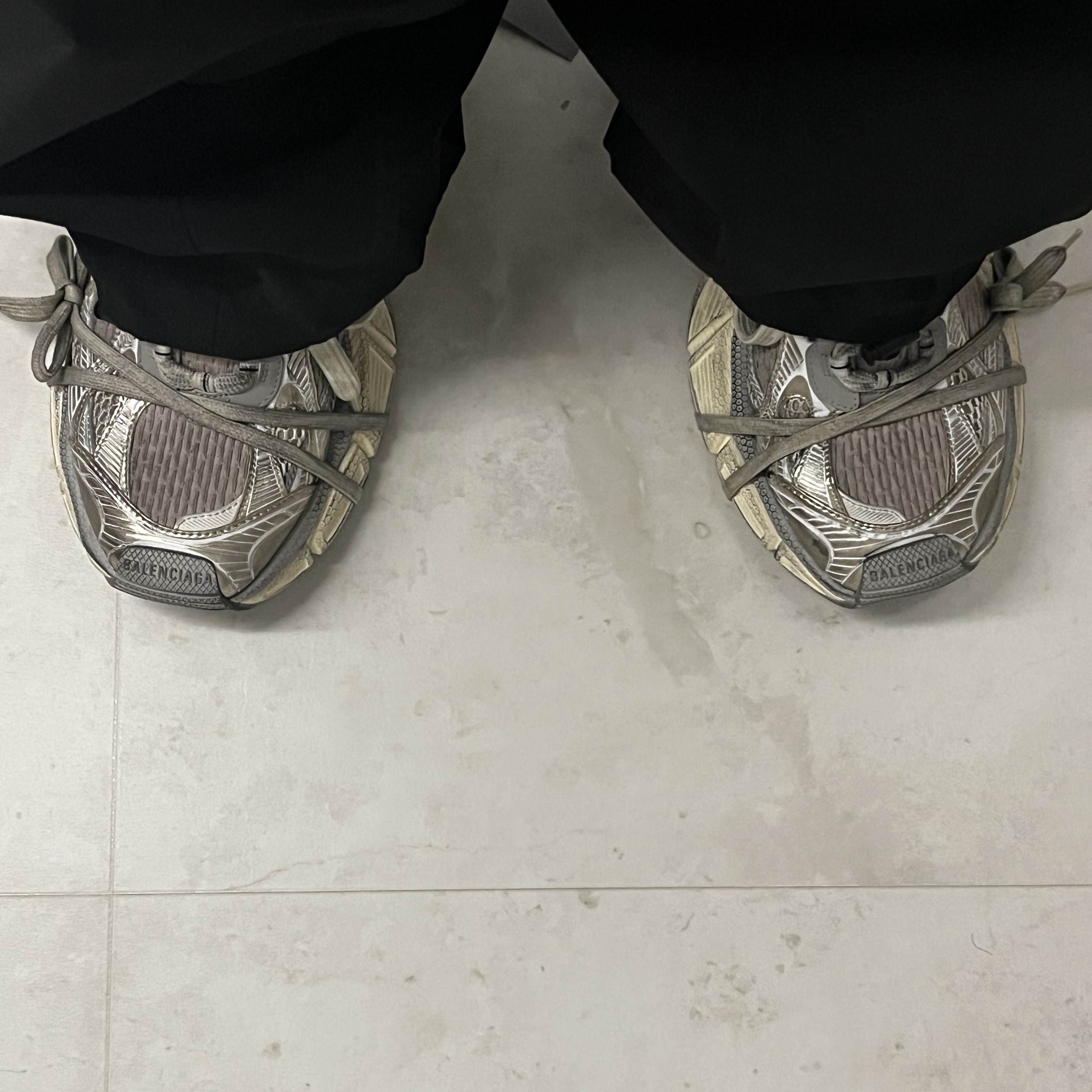 Balenciaga 3XL Sneakers Light Beige 착용 스타일 - 2