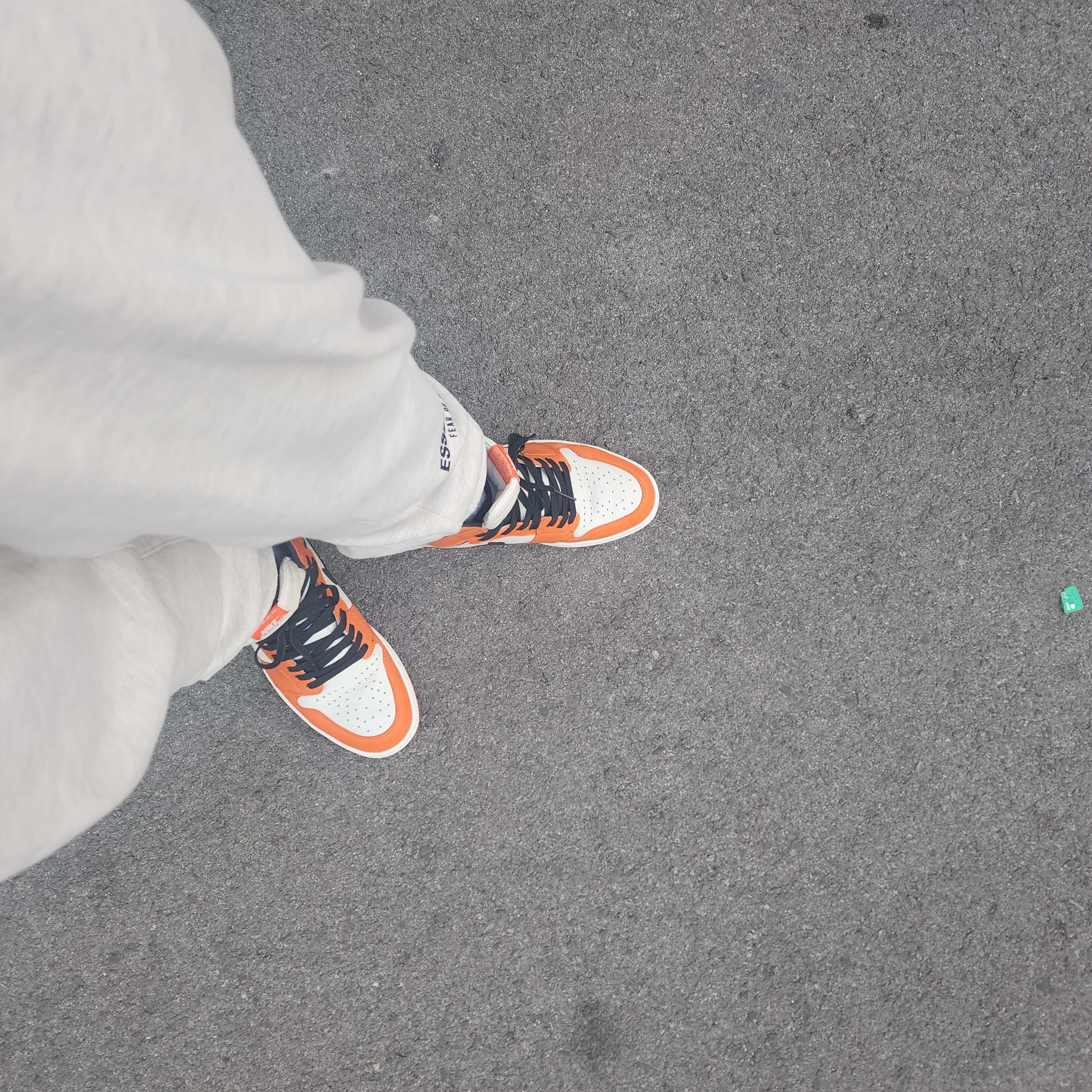 Essentials The Core Collection Sweatpants Light Oatmeal 착용 스타일
