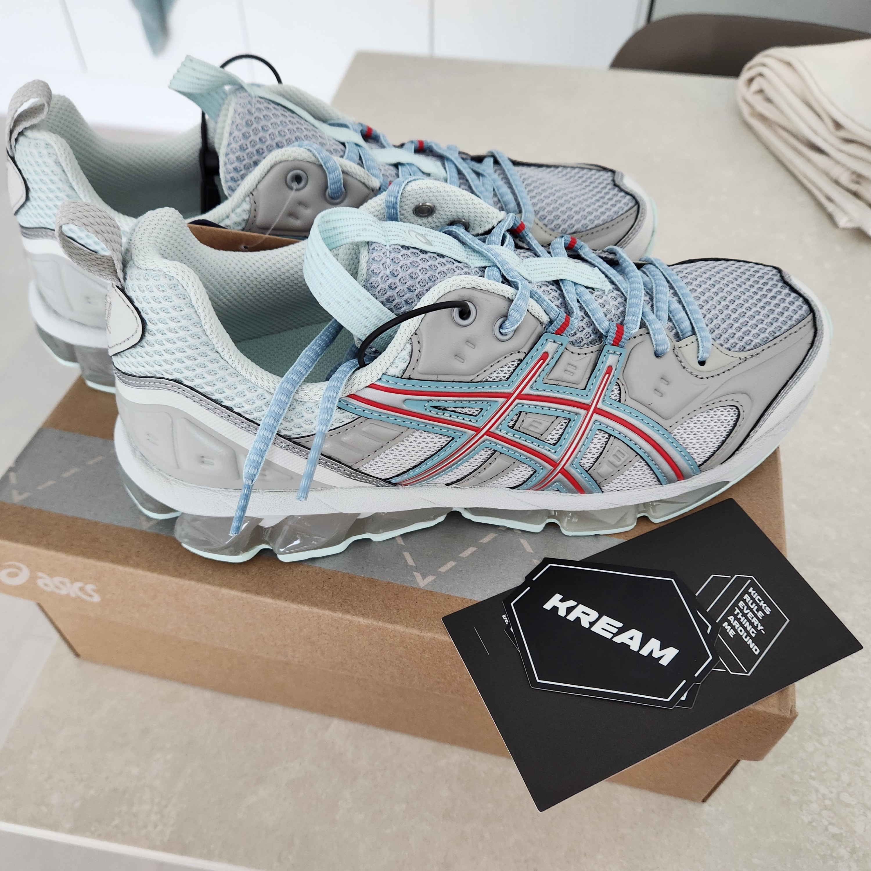 Asics US3-S Gel-Quantum 360 VII Kiso Glacier Grey 착용 스타일