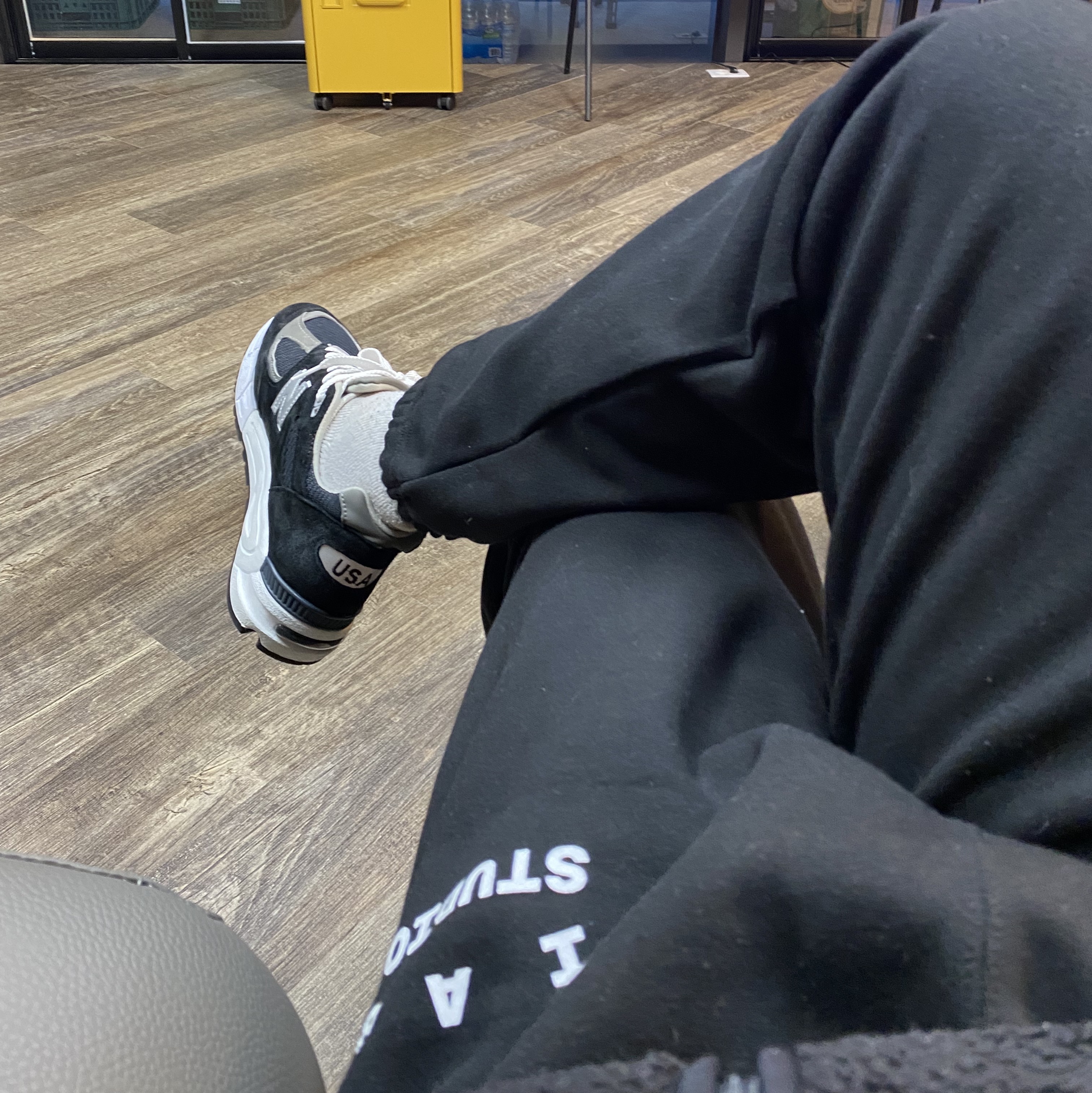 IAB Studio Sweatpants Black White - 23SS, New Balance 990v2 Made in USA Black 착용 스타일 - 2
