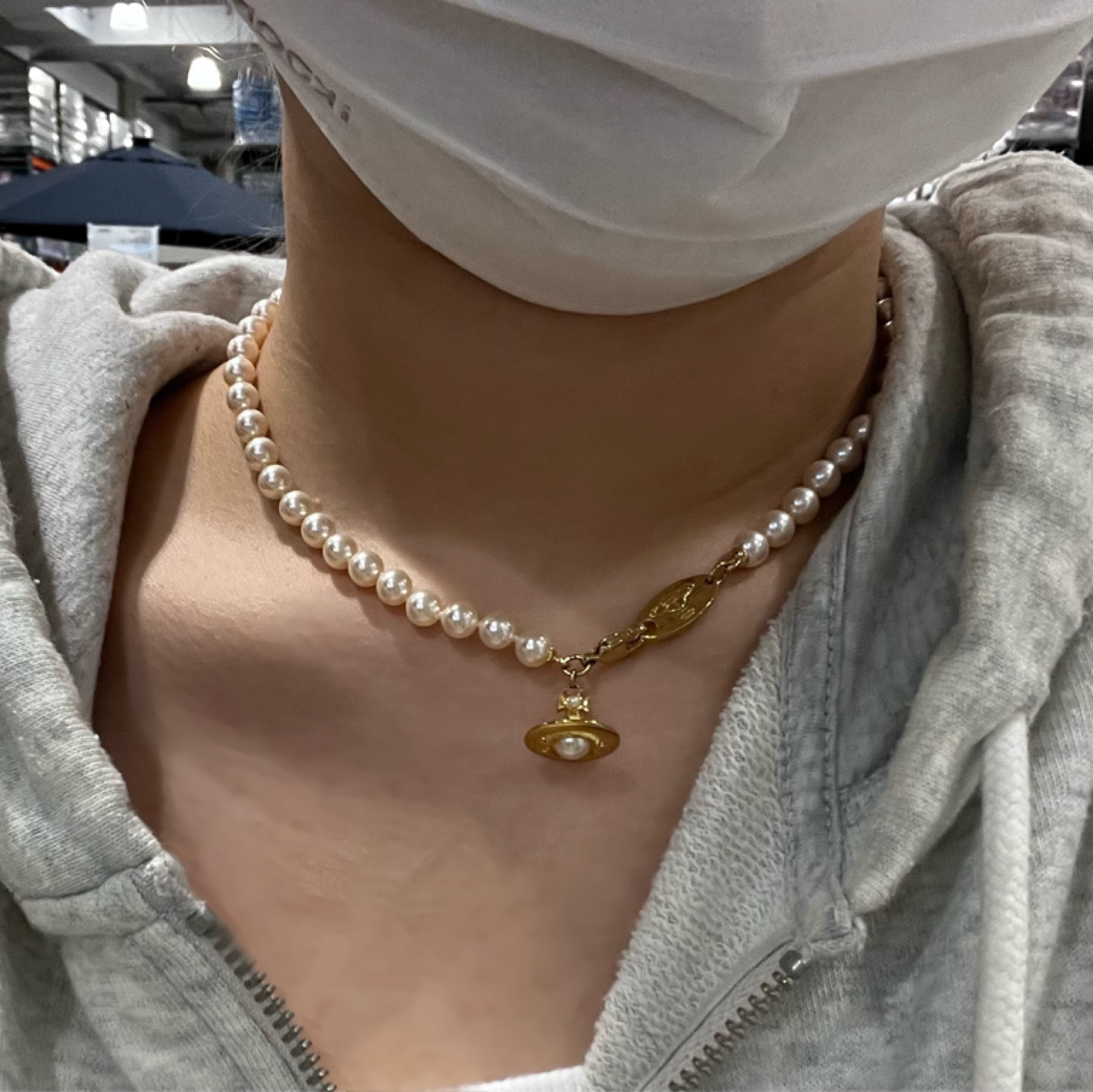 Vivienne Westwood Simonetta Pearl Pendant Gold 착용 스타일