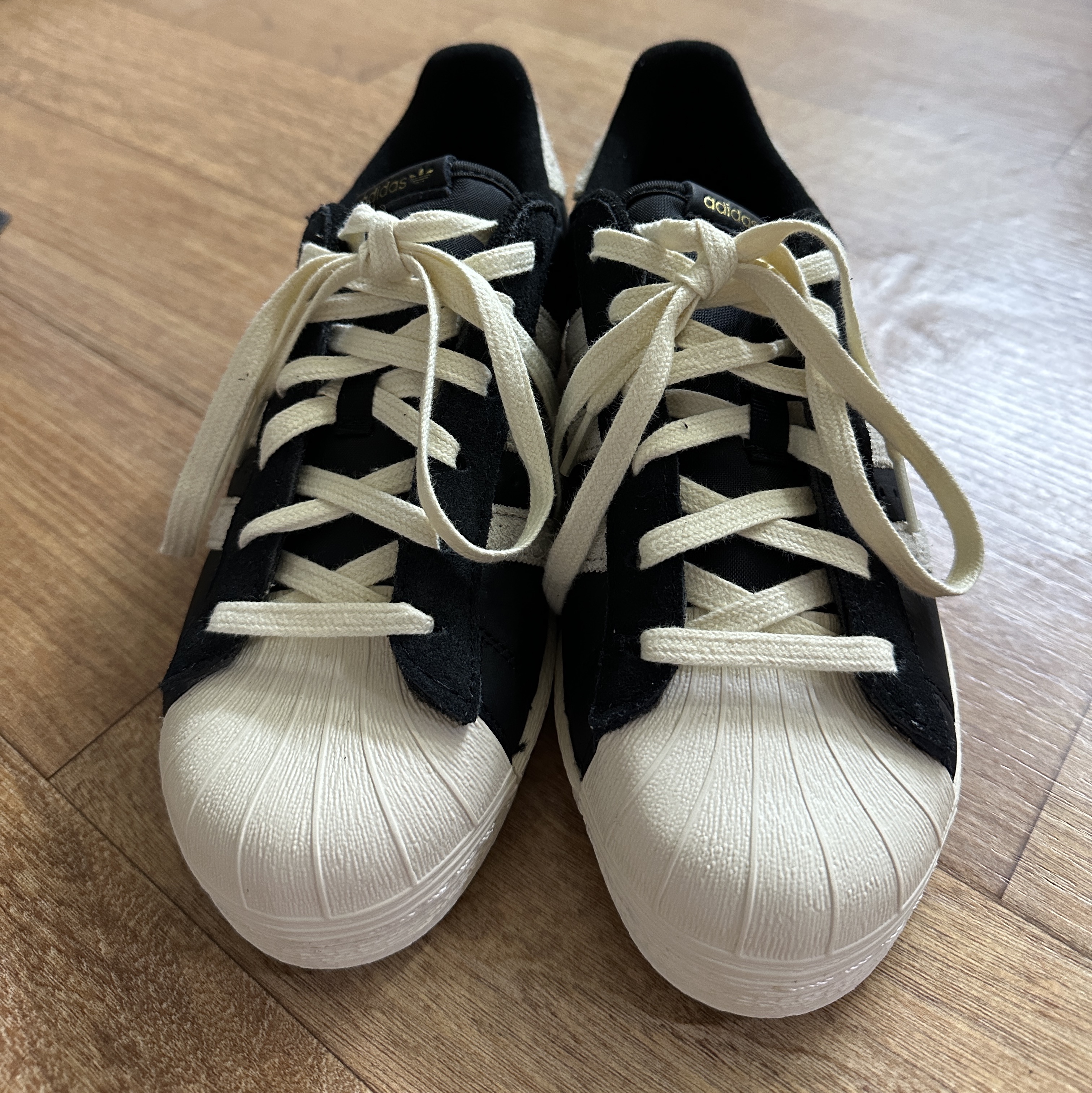 Adidas Superstar 82 Black White 착용 스타일
