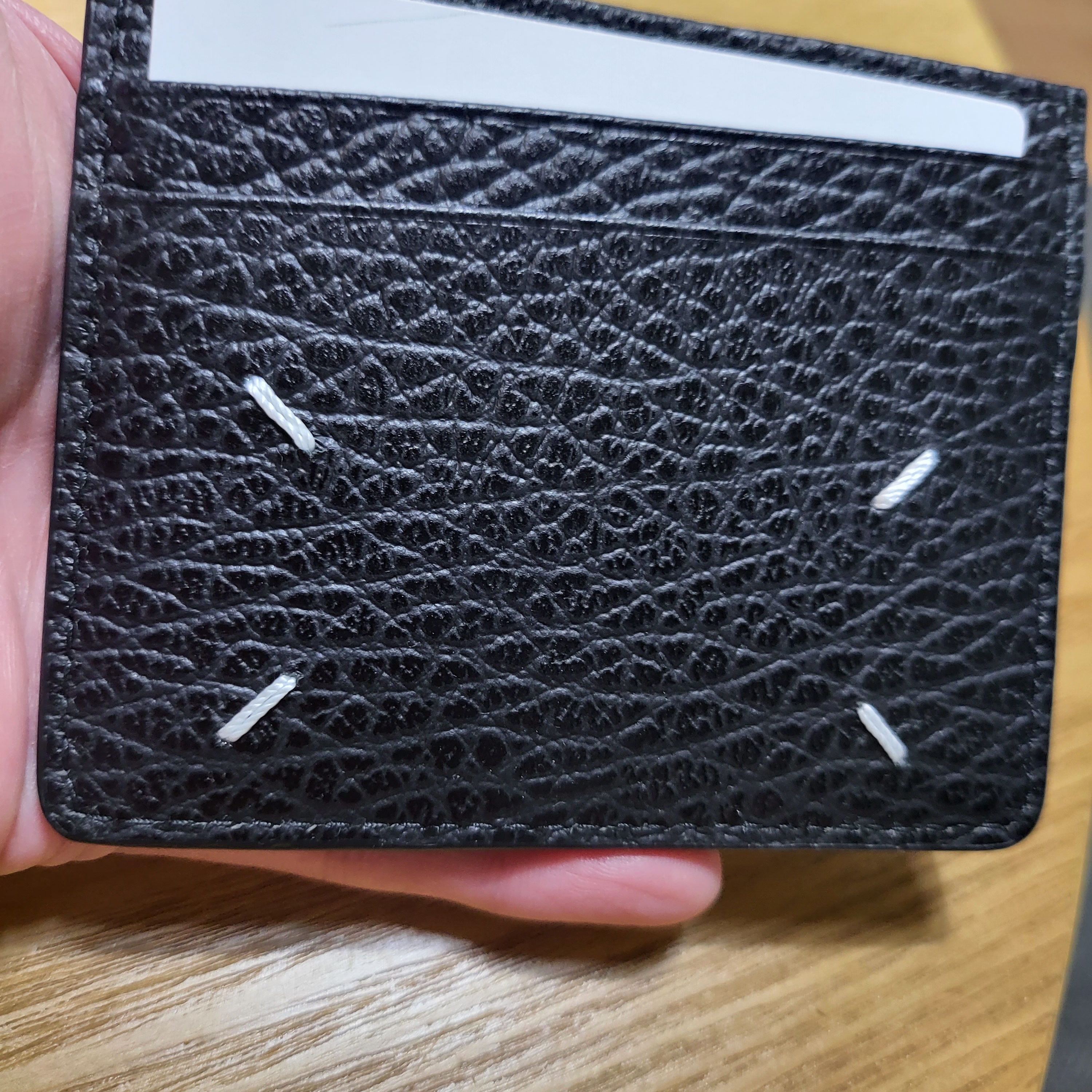 Maison Margiela Stitch Card Holder Black 착용 스타일