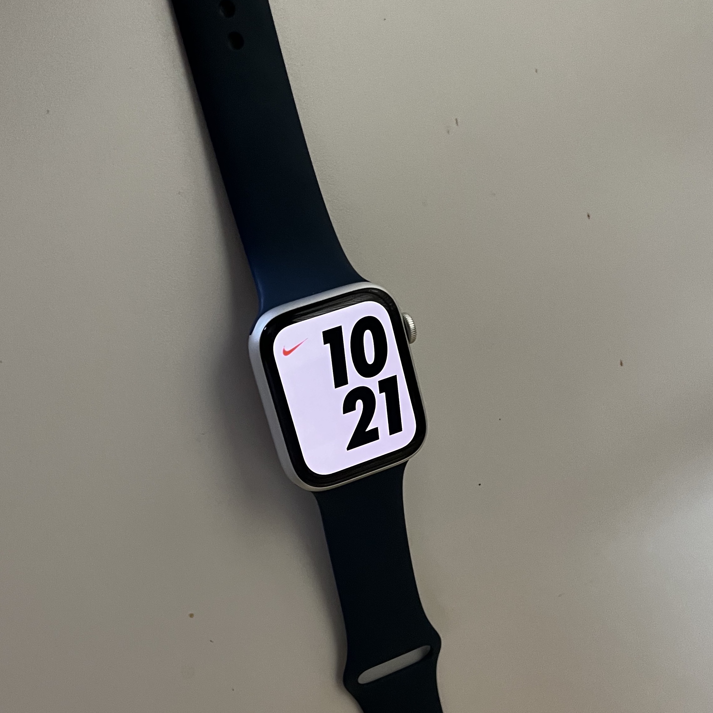 Apple Watch SE 44mm GPS Silver Aluminum Case with Sport Band Abyss Blue (Korean Ver.) 착용 스타일