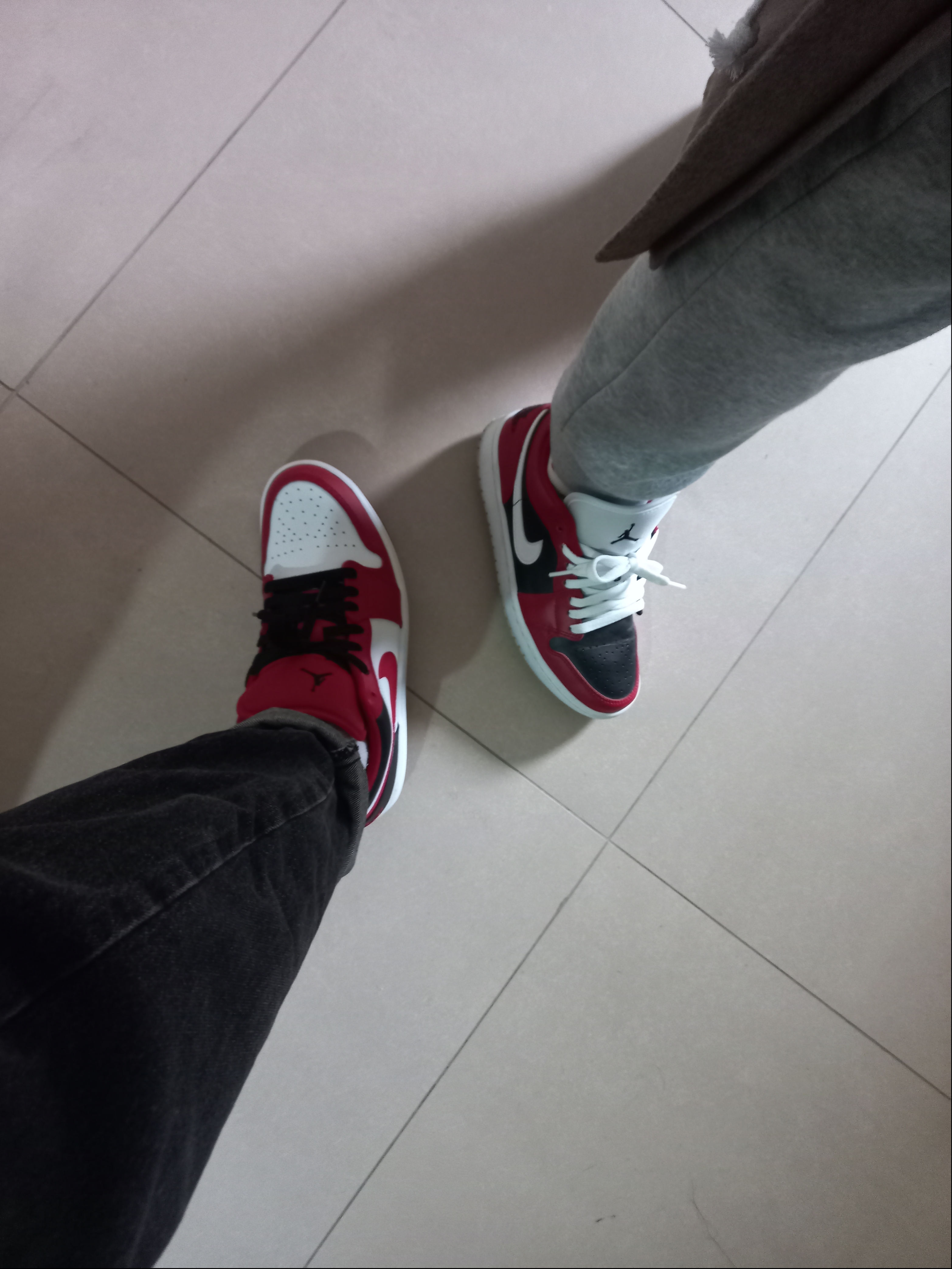 (W) Jordan 1 Low Chicago Flip, Jordan 1 Low White Gym Red Black 착용 스타일 - 1