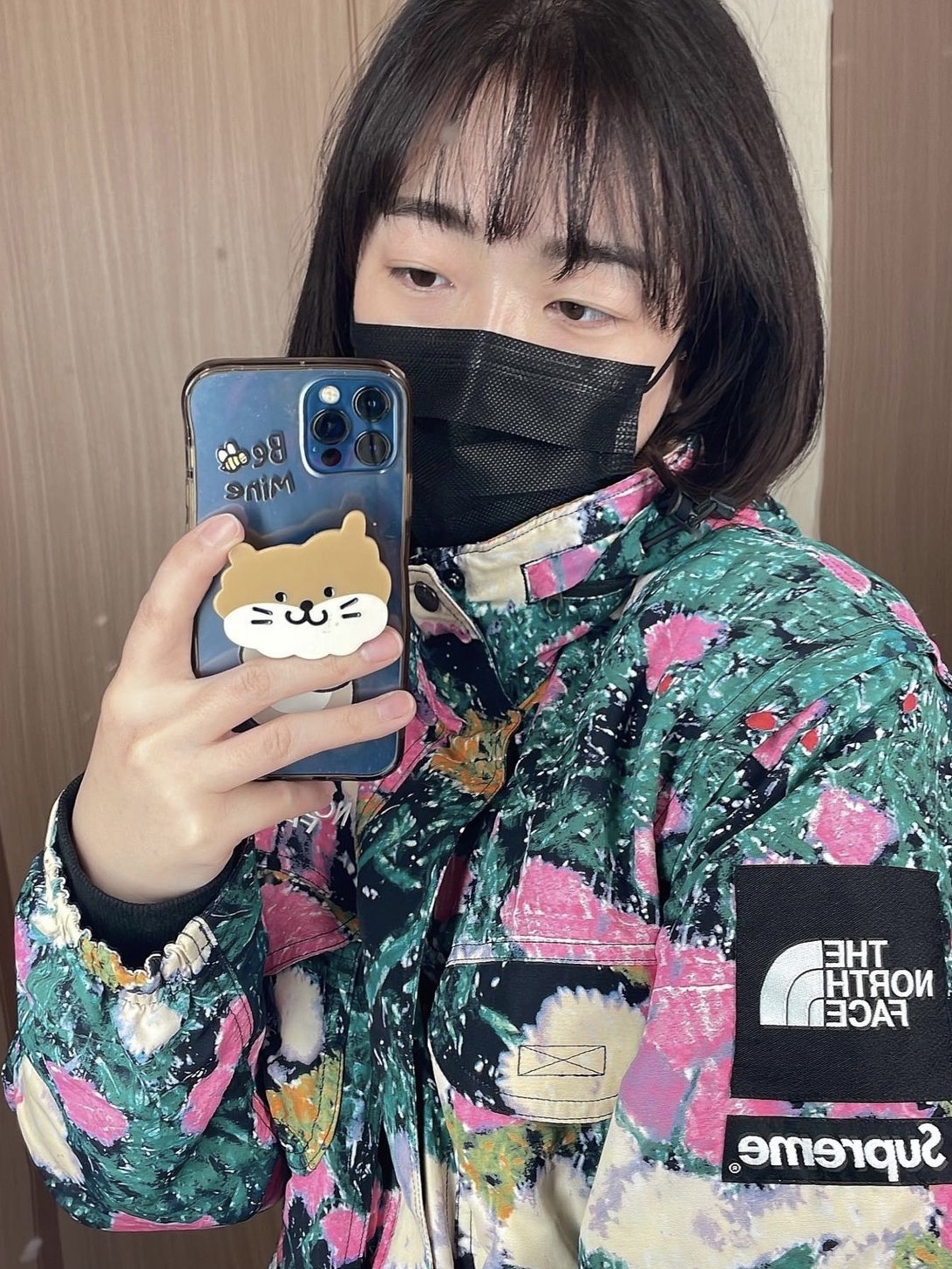 Supreme x The North Face Trekking Convertible Jacket Flowers - 22SS 착용 스타일