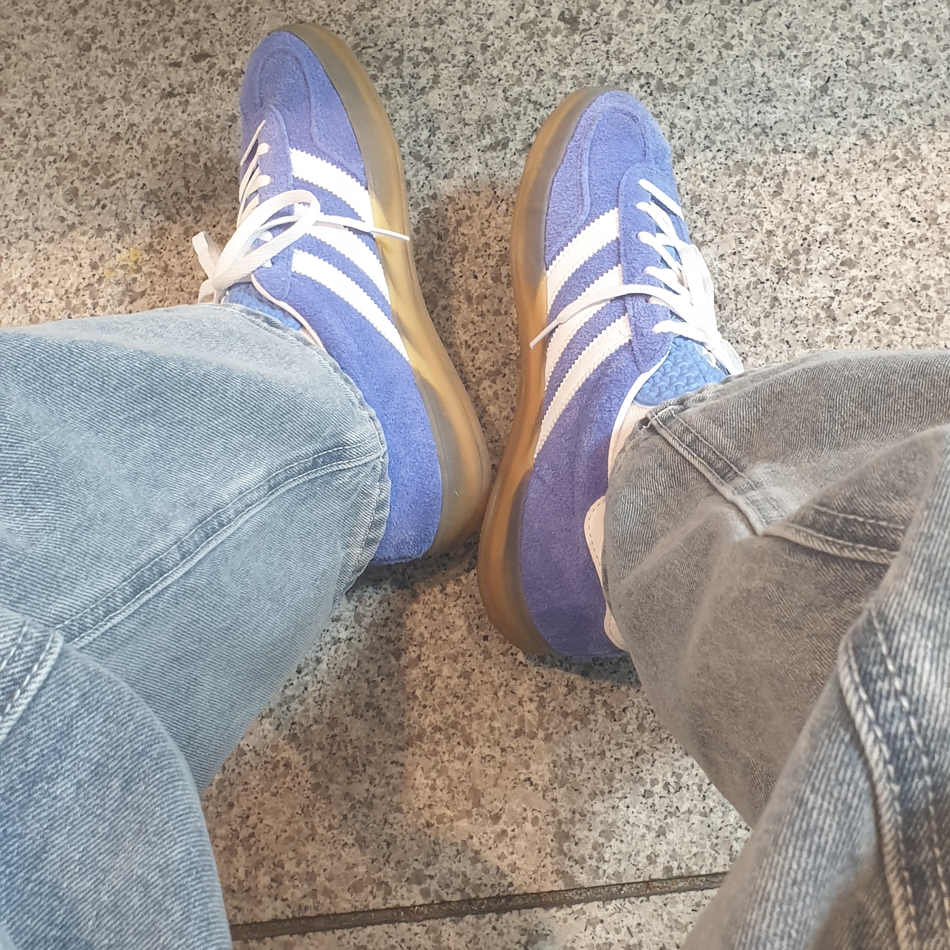(W) Adidas Gazelle Indoor Blue Fusion Cloud White 착용 스타일