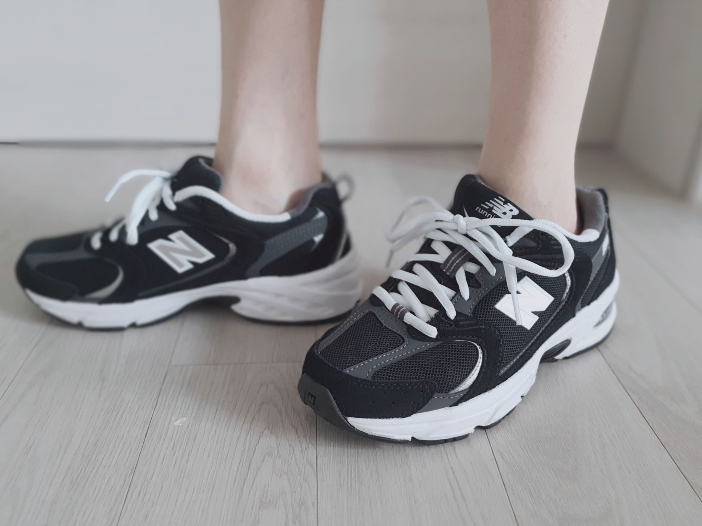 New Balance 530 Classic Black 착용 스타일 - 2