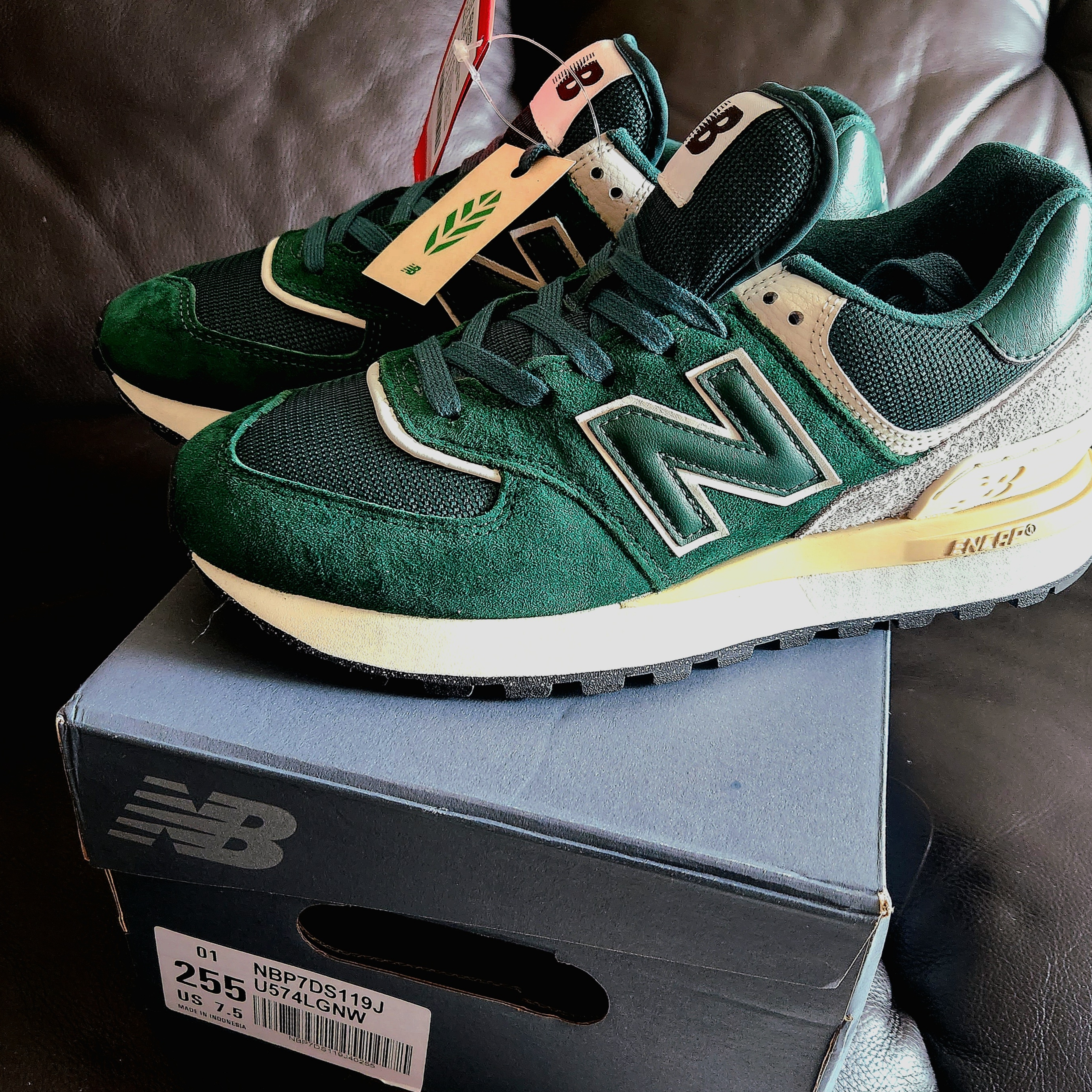 New Balance 574 Legacy Green 착용 스타일