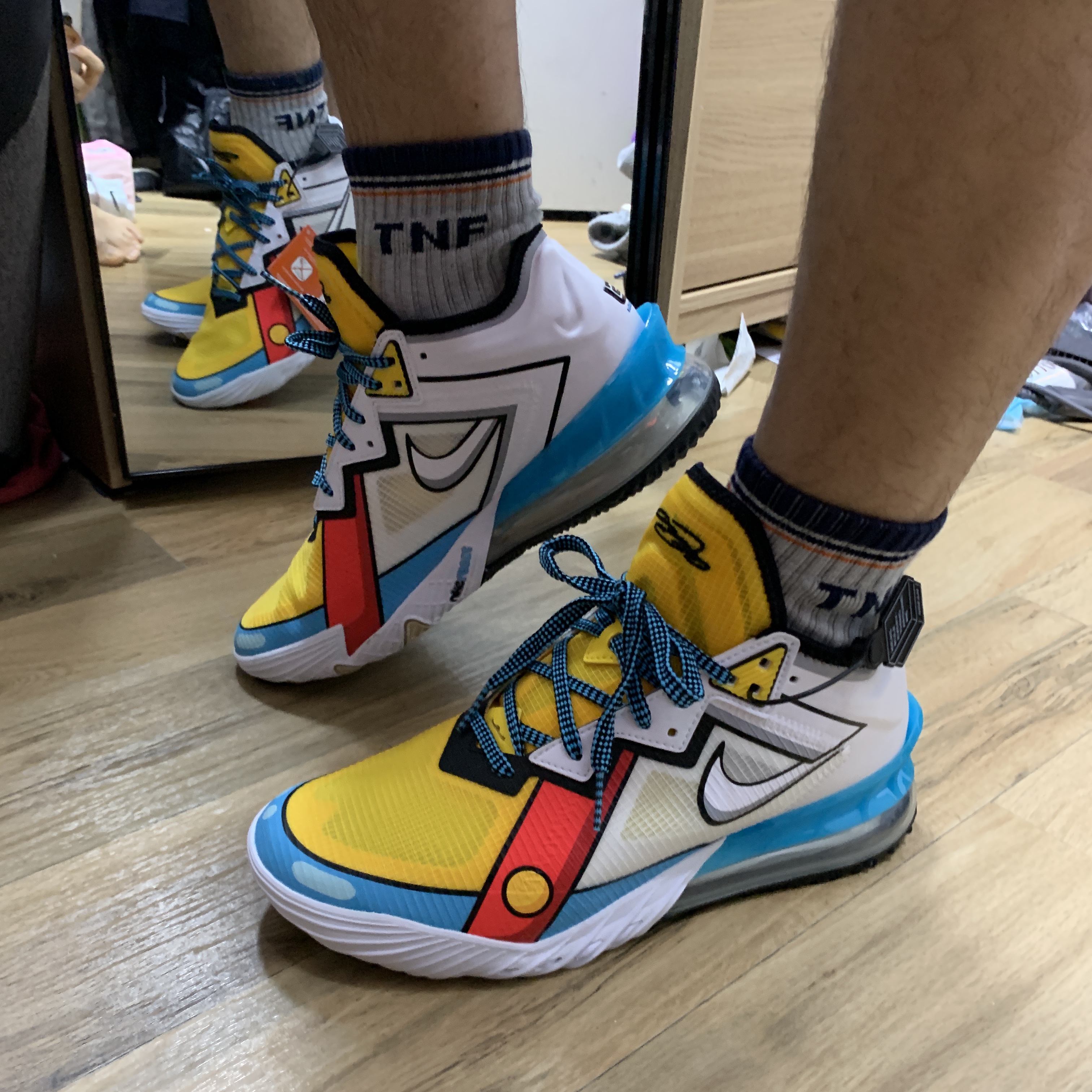 Nike Lebron 18 Low Cartoon Art 착용 스타일