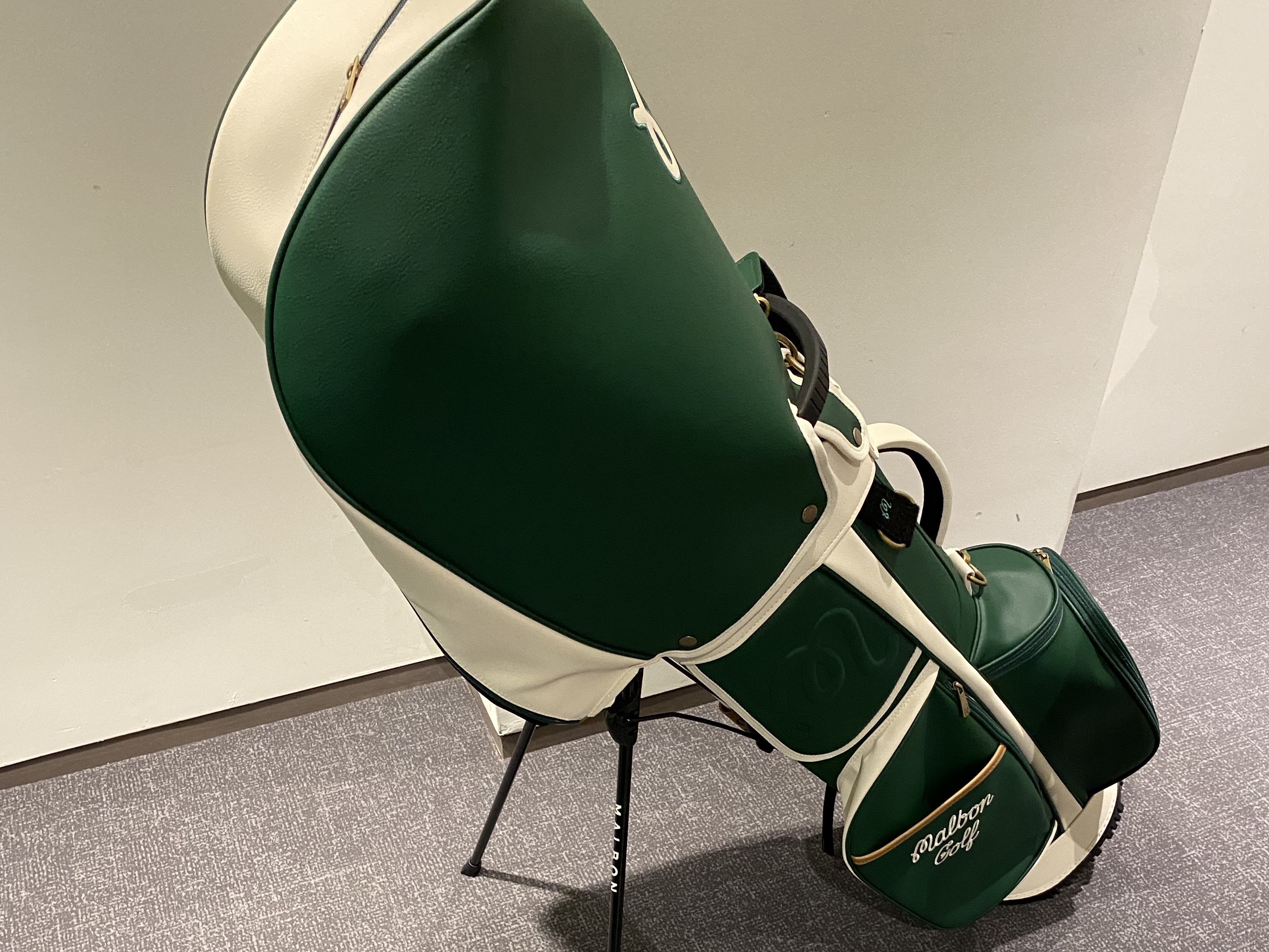Malbon Golf M Bucket Classic Stand Bag Green 착용 스타일