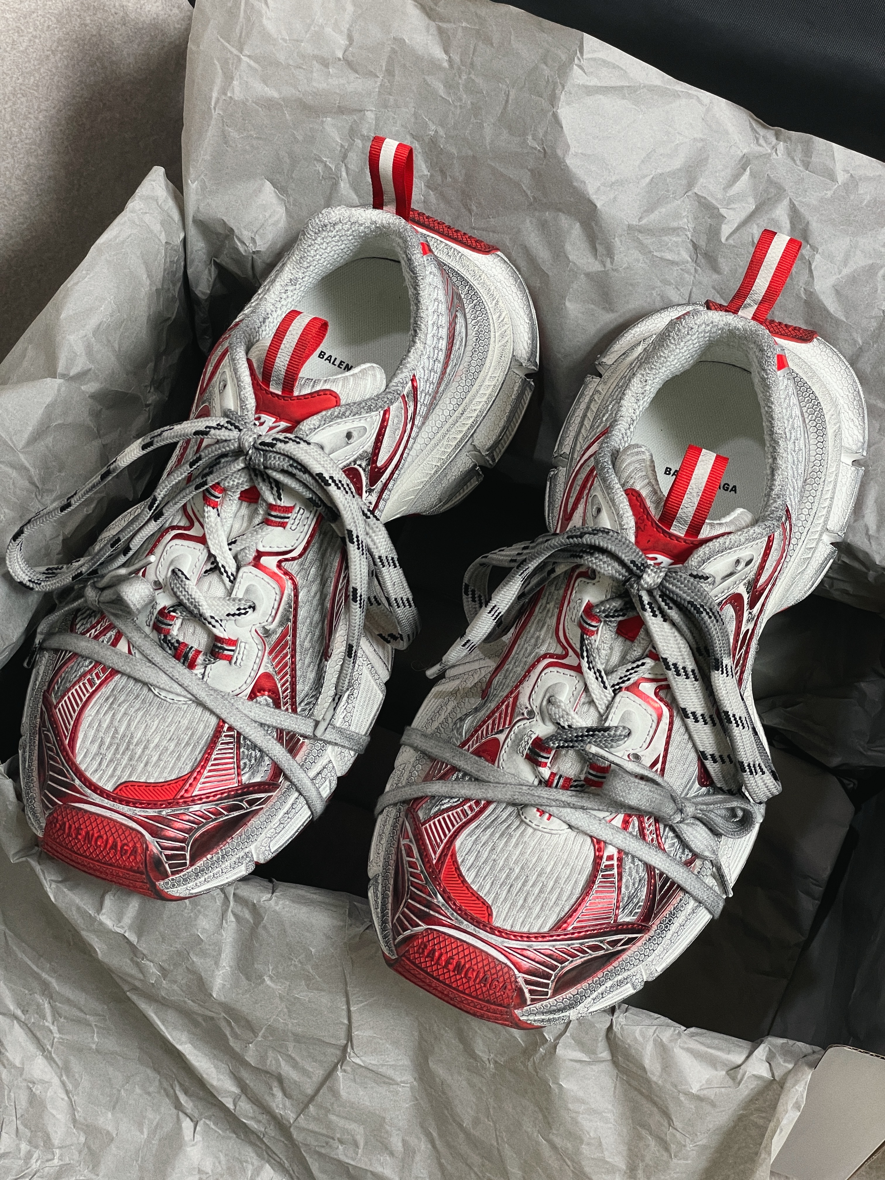 Balenciaga 3XL Sneakers White Red 착용 스타일 - 1