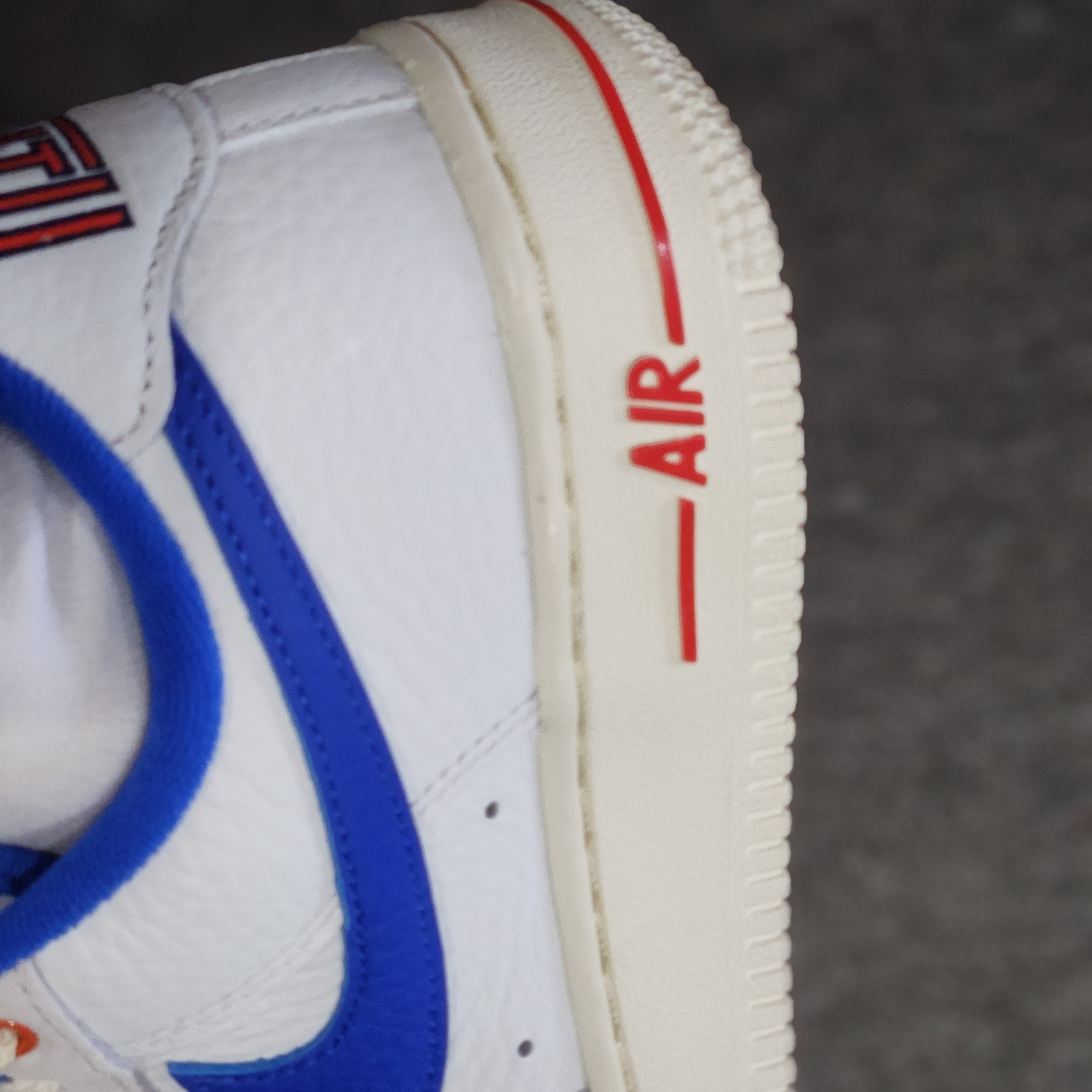 (W) Nike Air Force 1 '07 LX University Blue and Summit White 착용 스타일 - 3