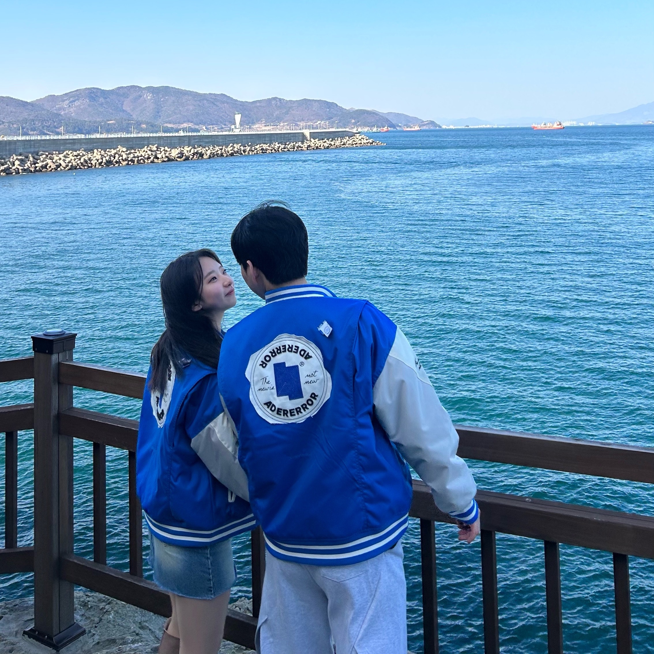 Converse x Ader Error Shapes Varsity Jacket Cobalt 착용 스타일 - 2