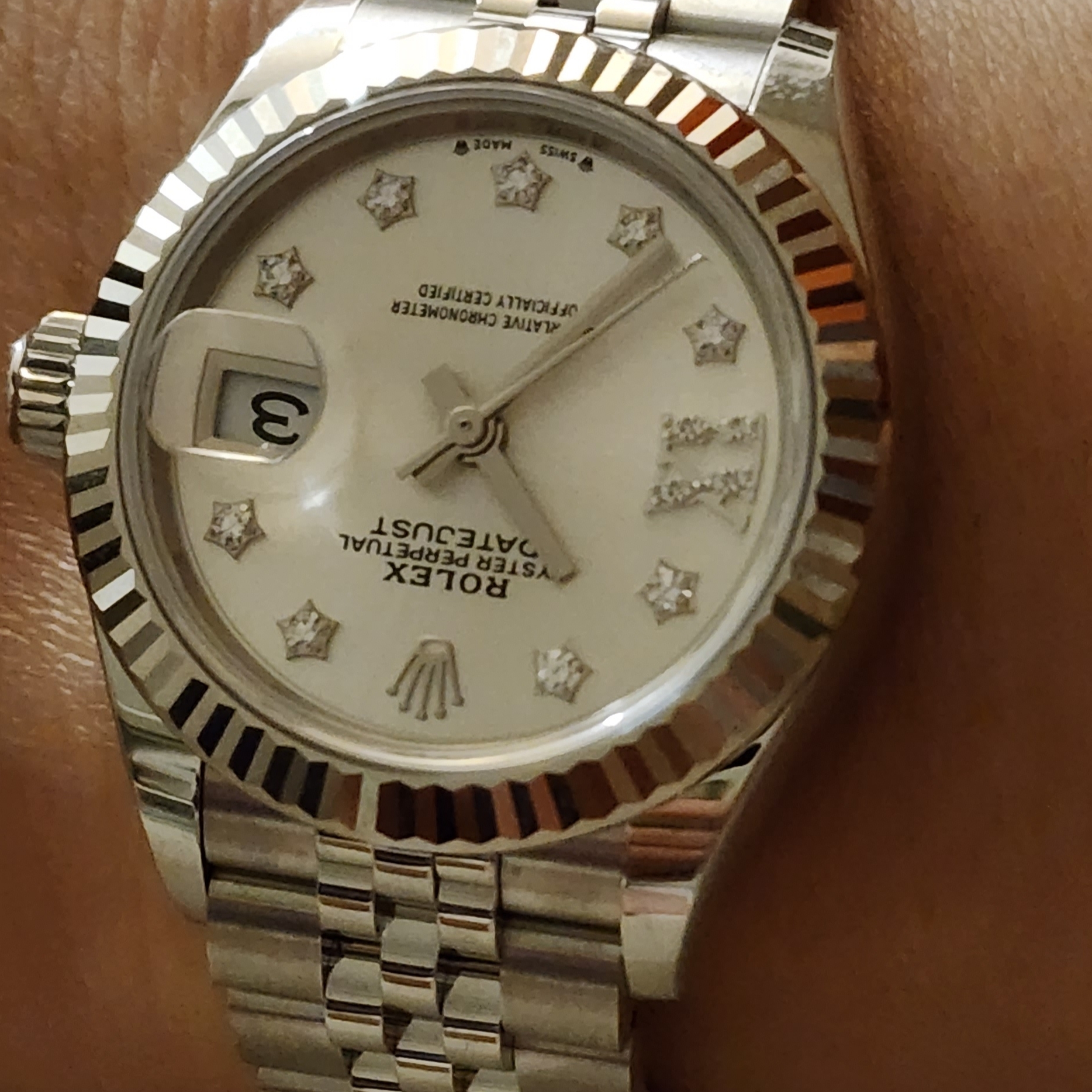 Rolex Lady-Datejust 28mm 279174 Silver Diamond-Set Jubilee 착용 스타일