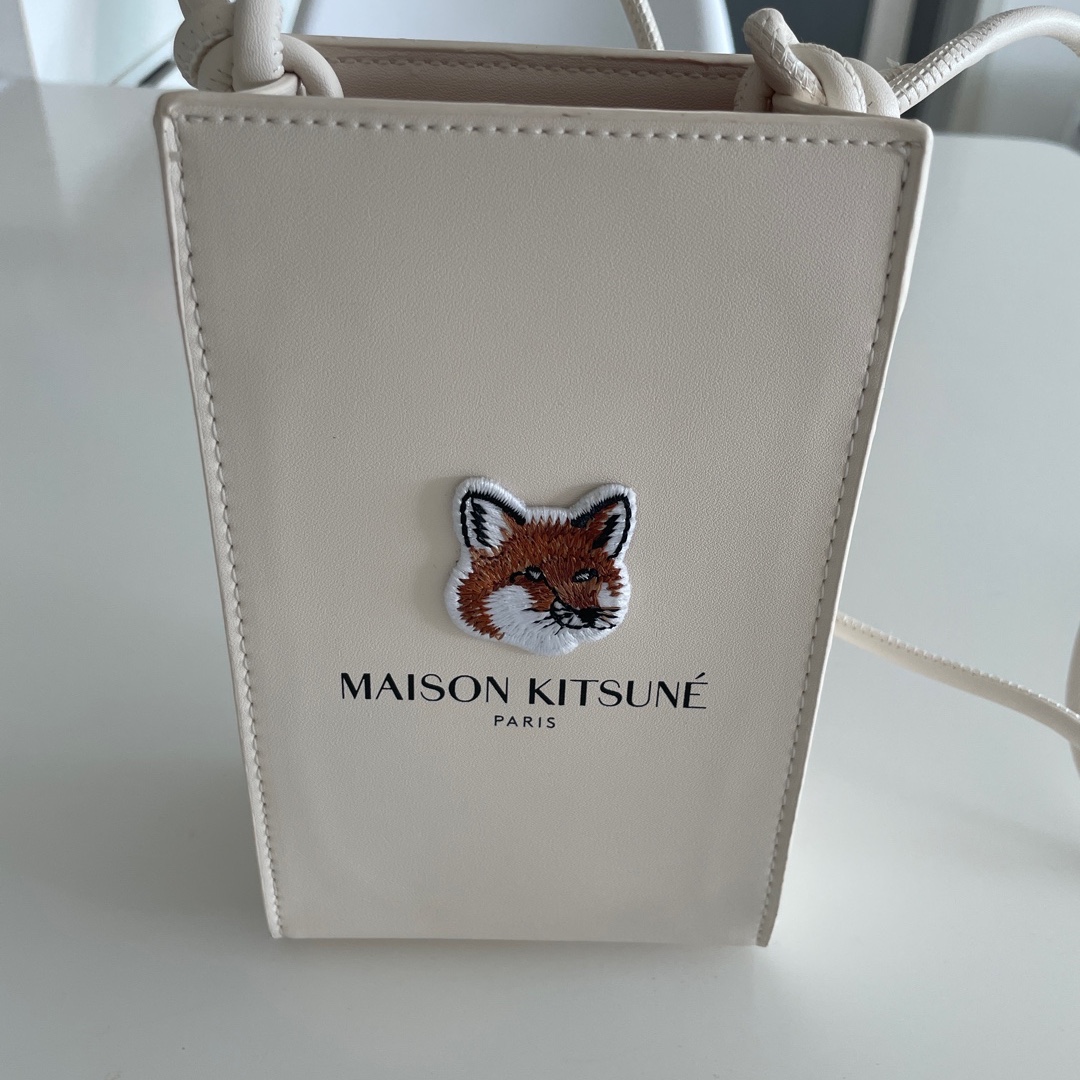 Maison Kitsune x Laneige Crossbody Bag 착용 스타일