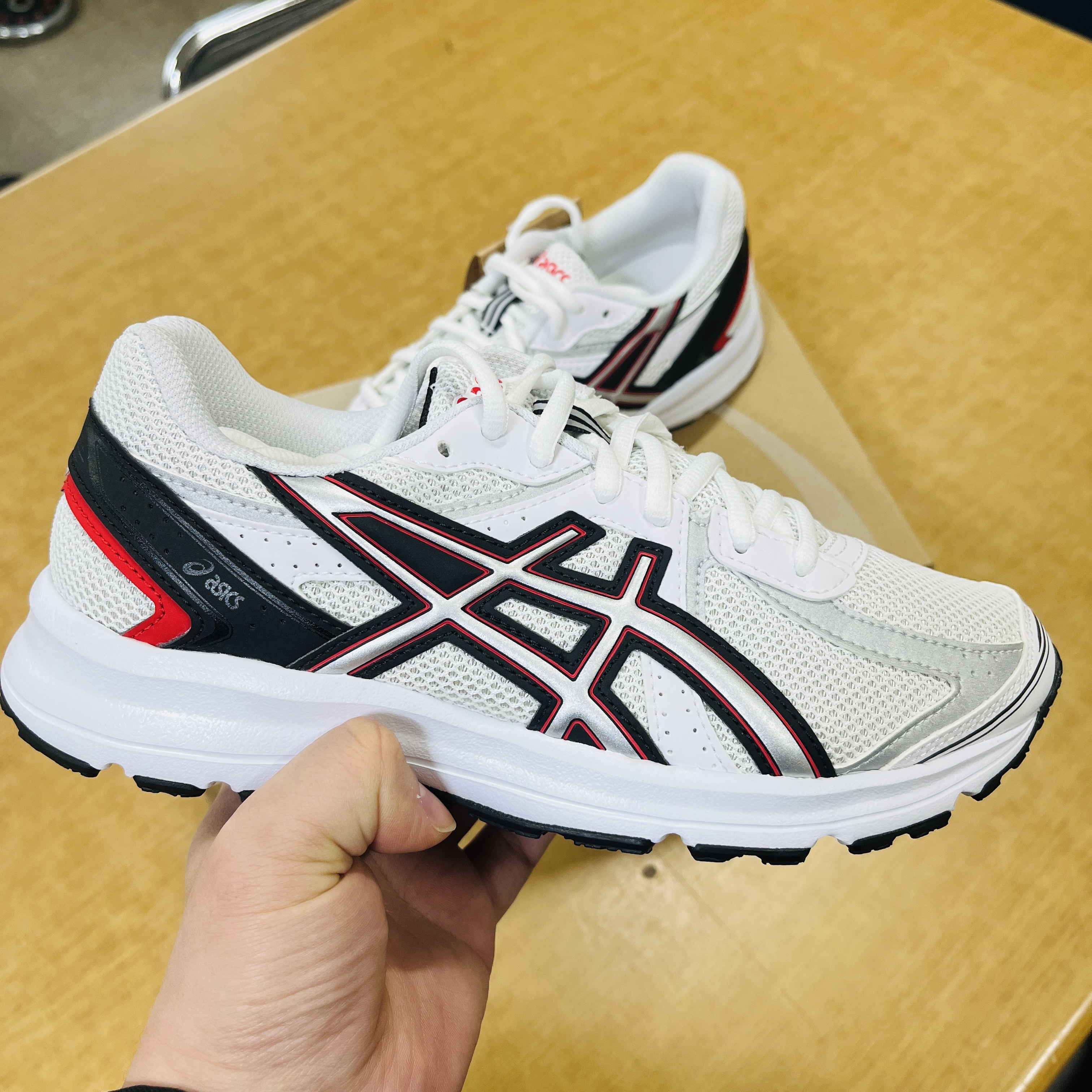 Asics Jog 100 S White Pure Silver - 2E Wide 착용 스타일 - 1