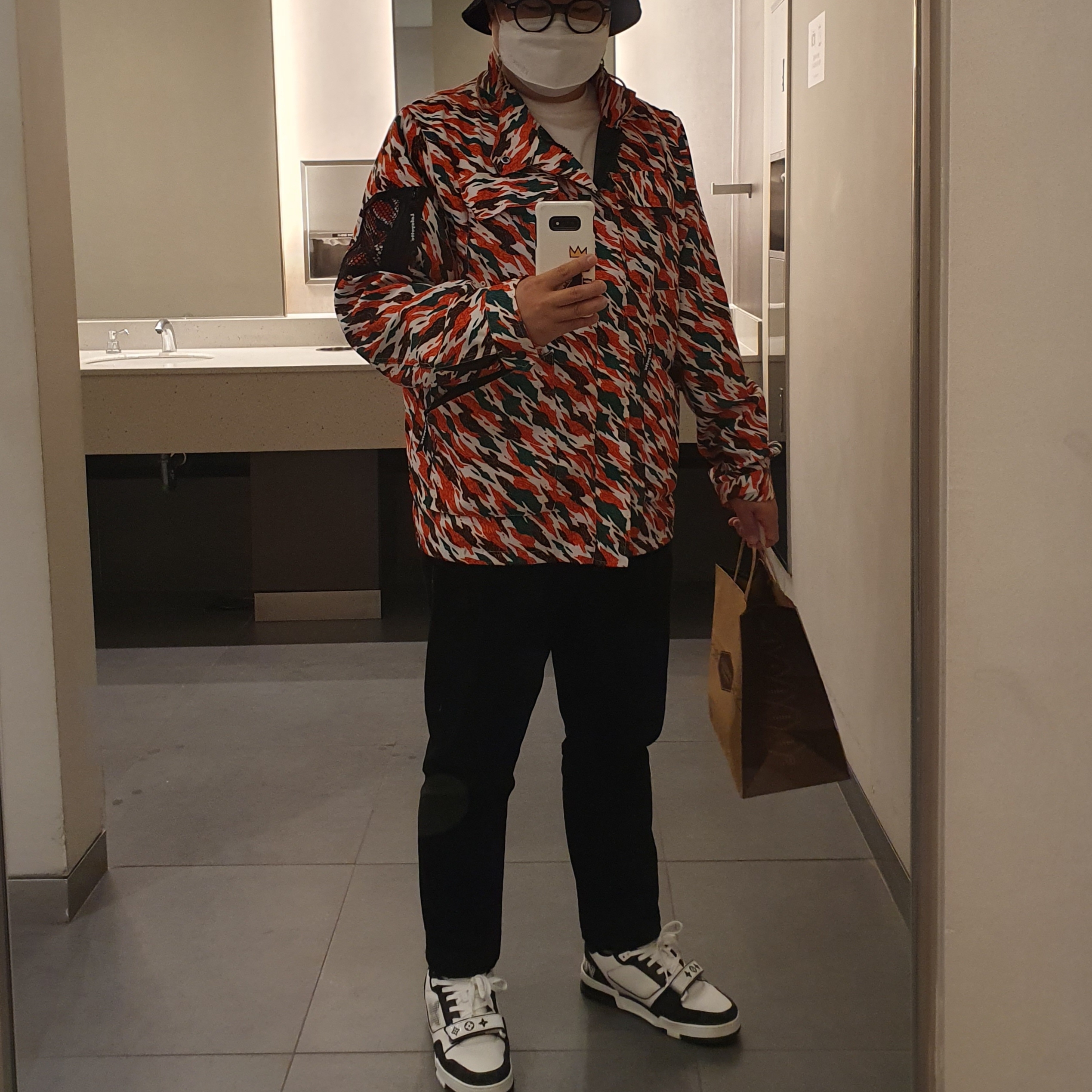 Louis Vuitton LV Trainer Sneakers Black 착용 스타일