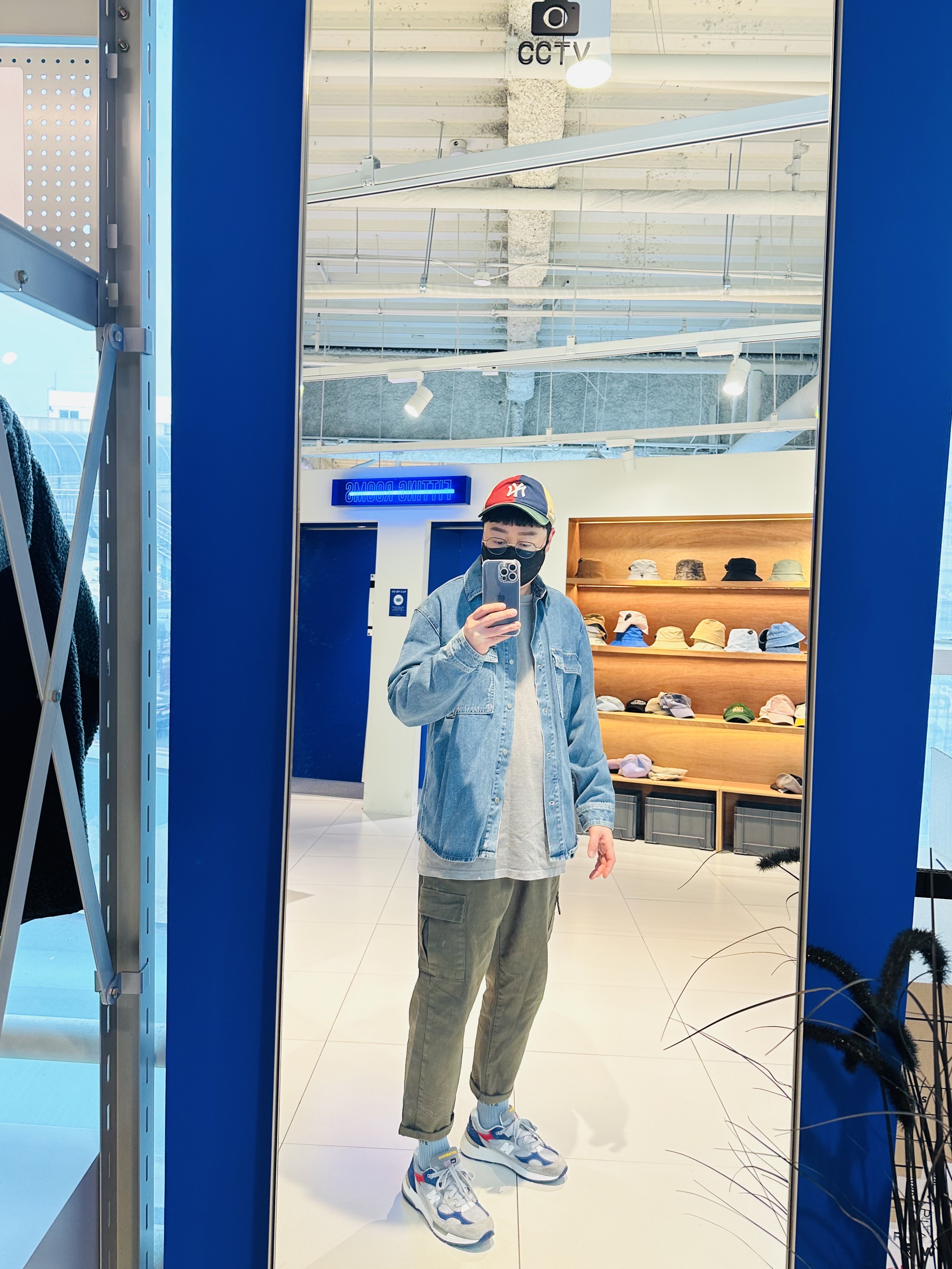 IAB Studio x New Era New York Cap Multi, Stussy Basic Stussy Pigment Dyed LS T-Shirt Grey 2022 착용 스타일 - 2