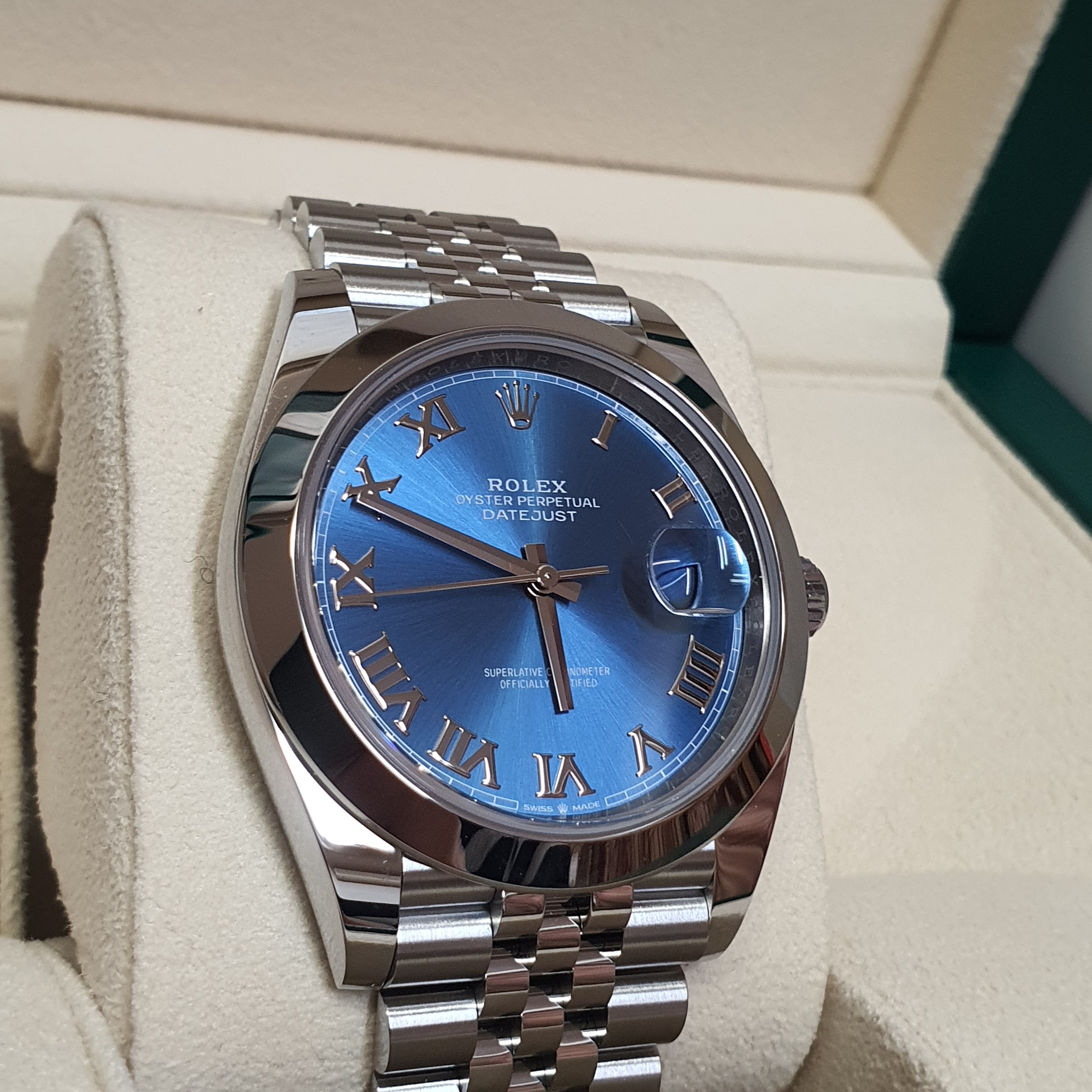 Rolex Datejust 41mm 126300 Azzuro Blue Roman Jubilee 착용 스타일