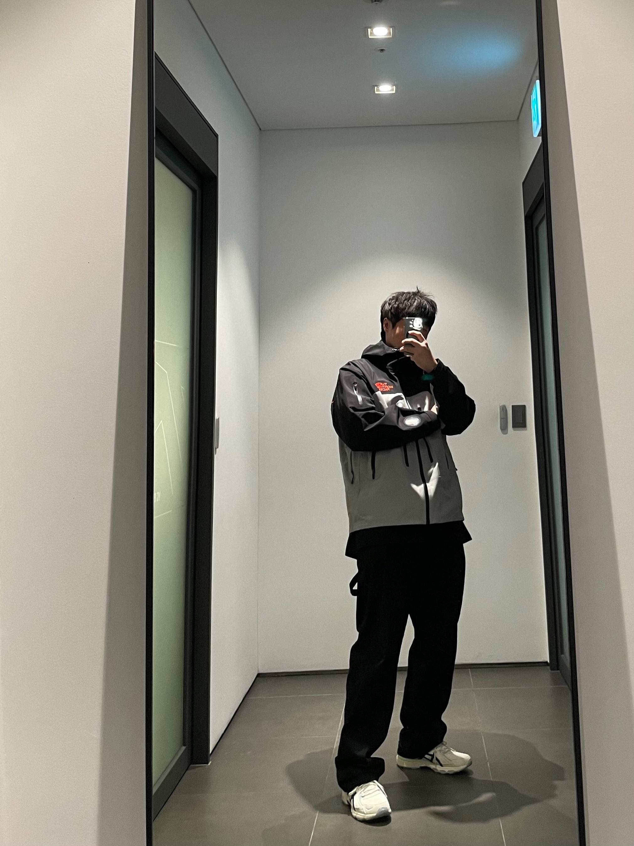 Supreme x The North Face Taped Seam Shell Jacket Grey - 22FW, Asics Gel-Venture 6 SPS Birch French Blue 착용 스타일
